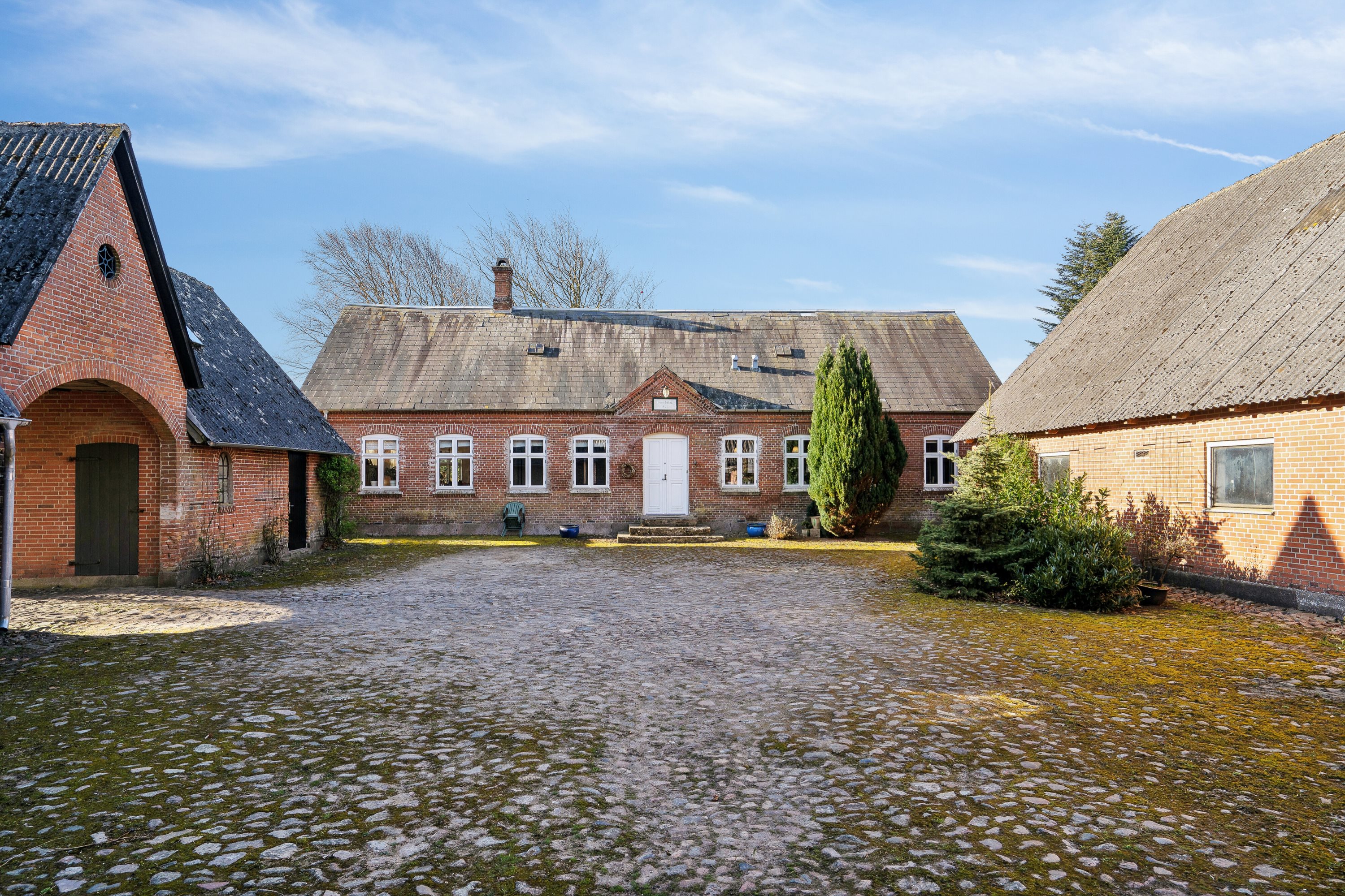 Miniaturebillede 1: set fra vejen. Billede af Ullerupvænget 24, 5471 Søndersø