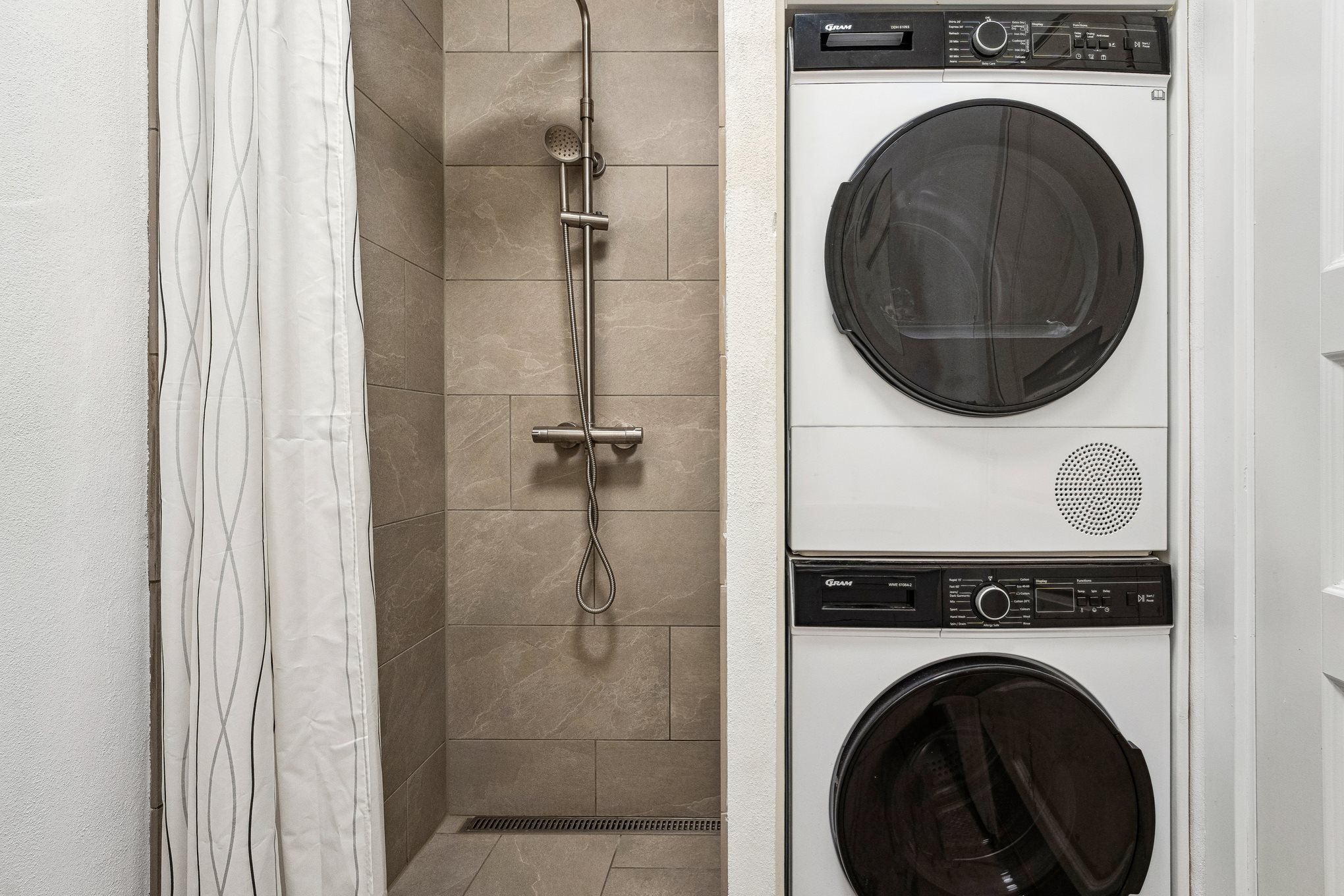 Fremhævet badeværelse billede i fuldskærmstilstand. Billede af Ægirsvej 29, 3. th., 8920 Randers NV