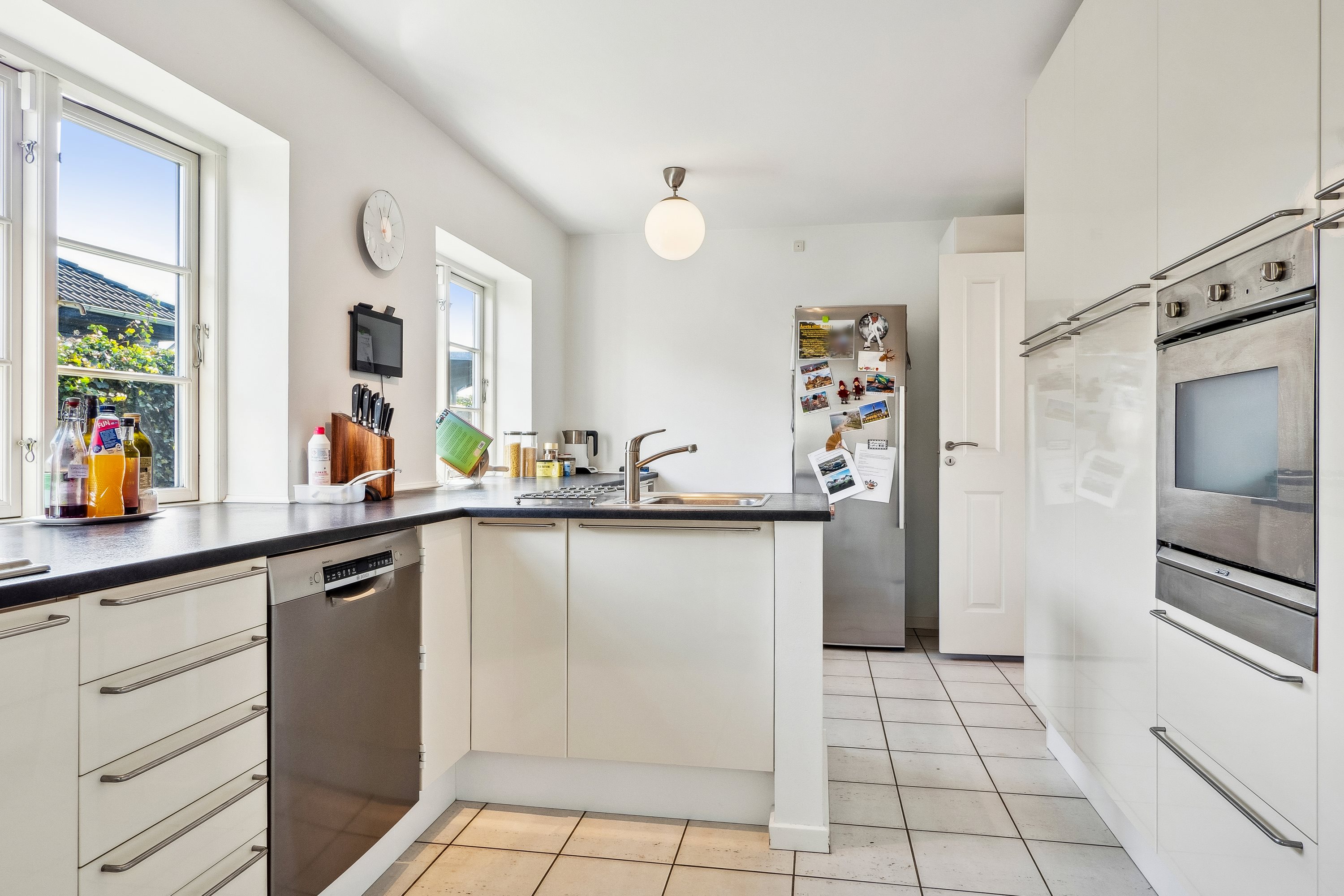 Fremhævet køkken billede i fuldskærmstilstand. Billede af Hyttebovej 10, 2660 Brøndby Strand