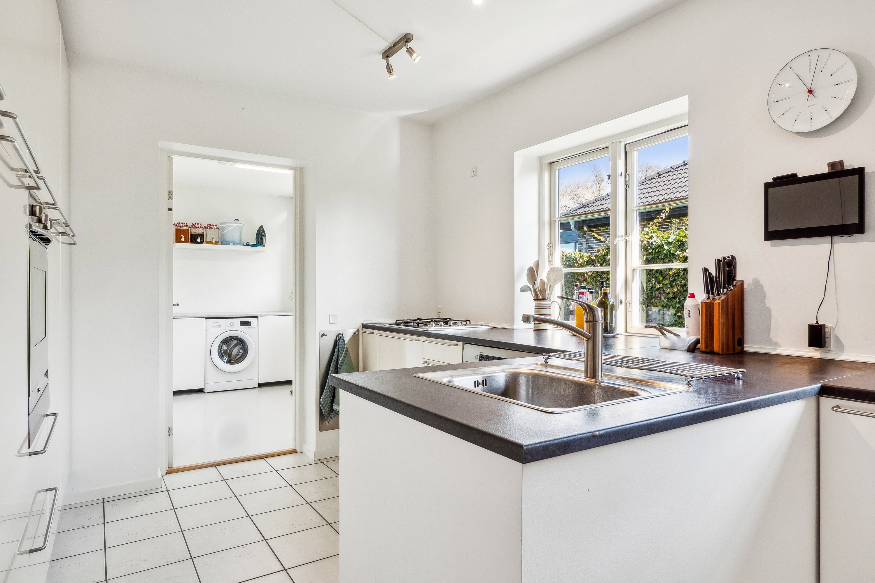 Fremhævet køkken billede i fuldskærmstilstand. Billede af Hyttebovej 10, 2660 Brøndby Strand