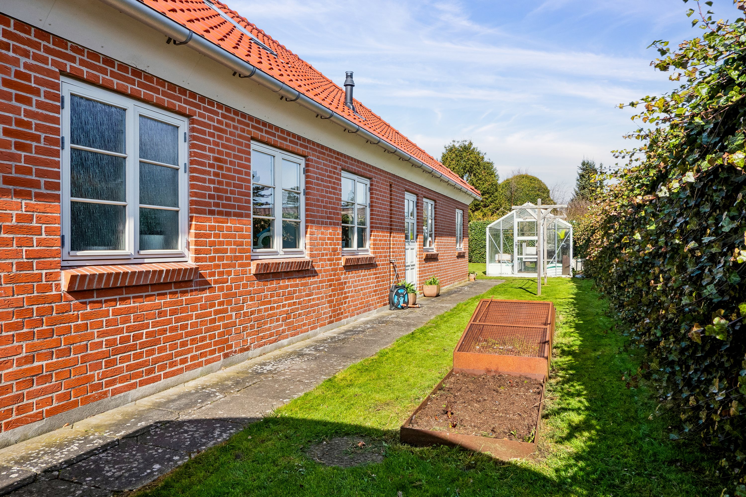 Fremhævet ejendom 1 billede i fuldskærmstilstand. Billede af Hyttebovej 10, 2660 Brøndby Strand