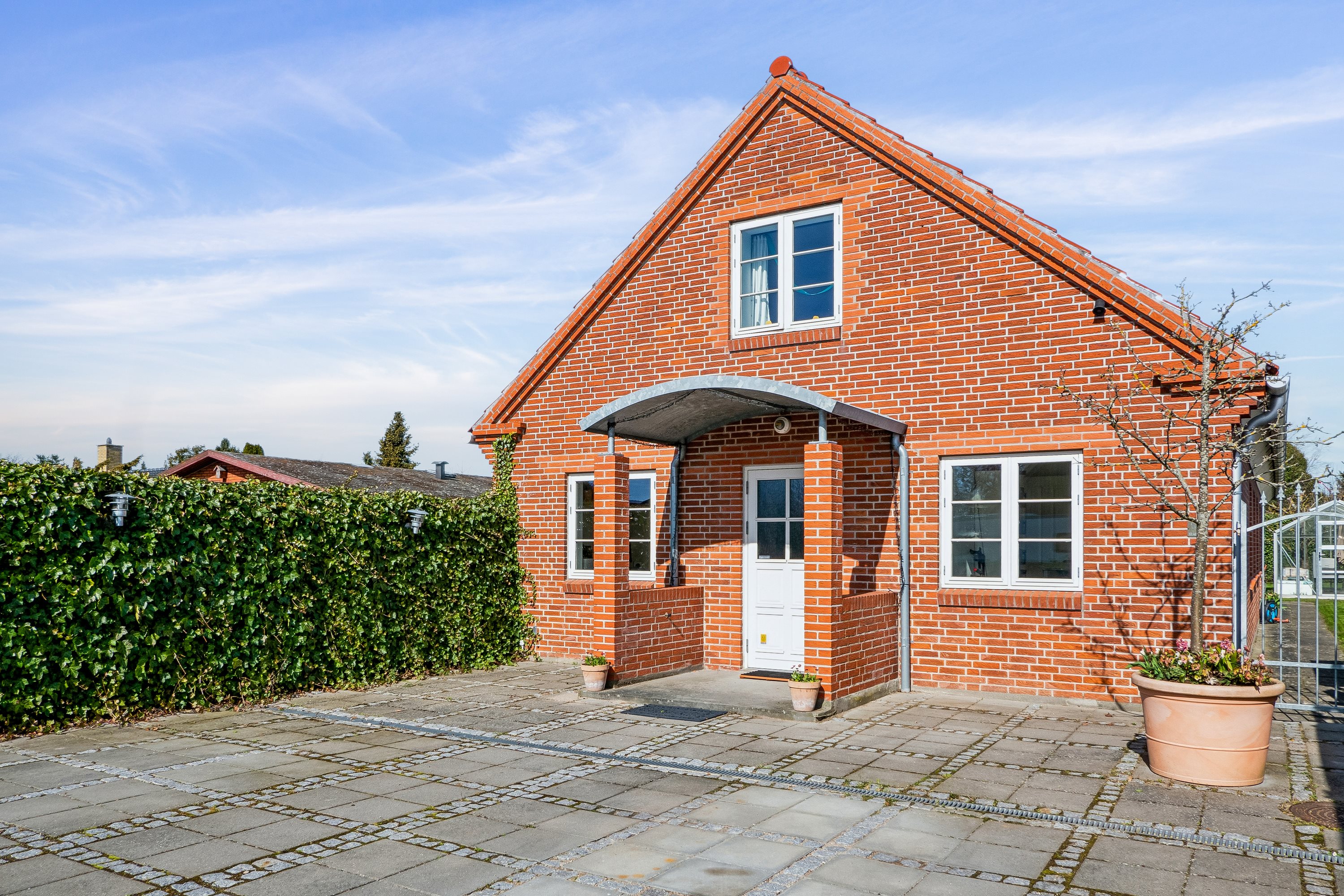 Fremhævet ejendom 1 billede i fuldskærmstilstand. Billede af Hyttebovej 10, 2660 Brøndby Strand