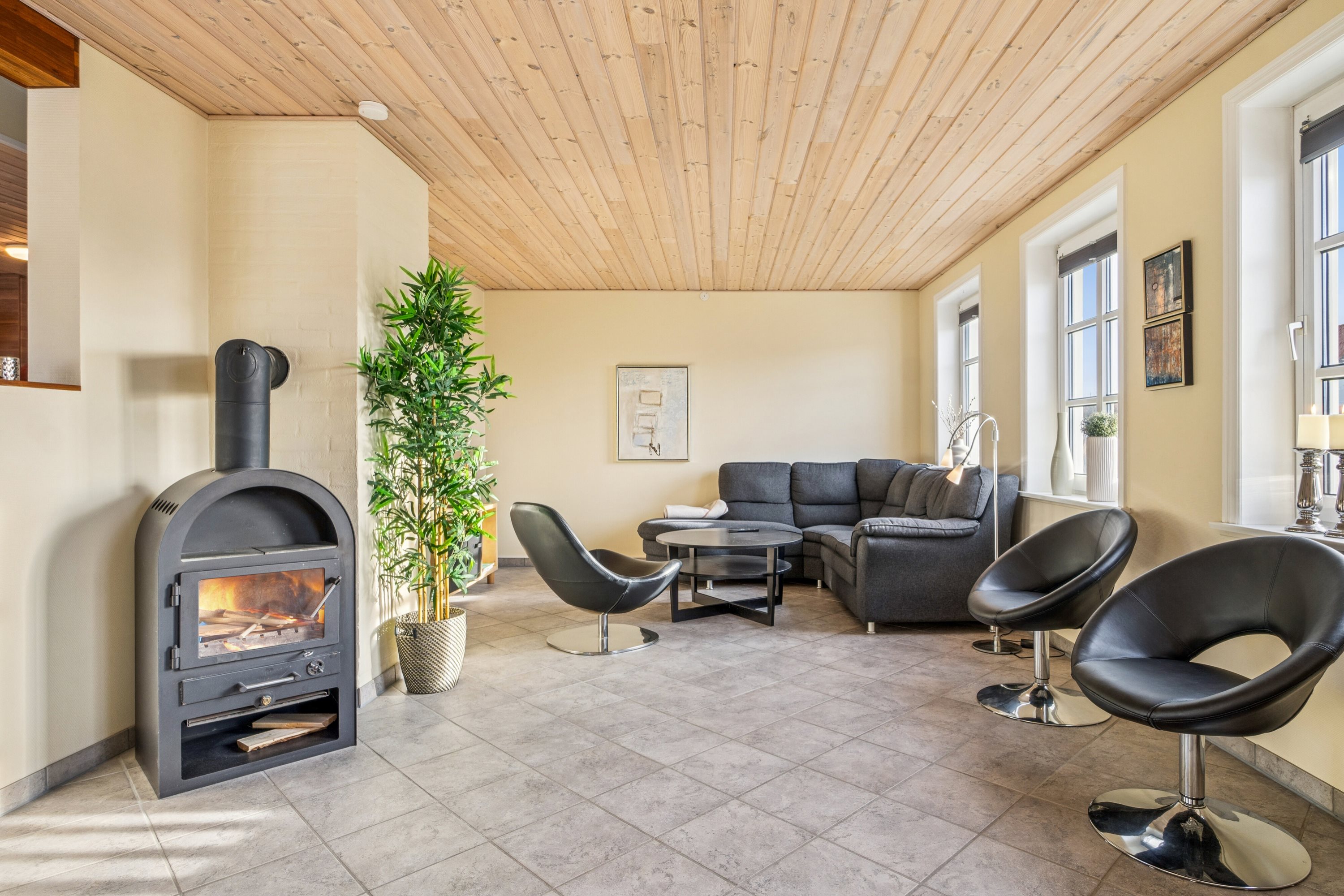 Fremhævet stue billede i fuldskærmstilstand. Billede af Knottivej 3, Vorupør, 7700 Thisted