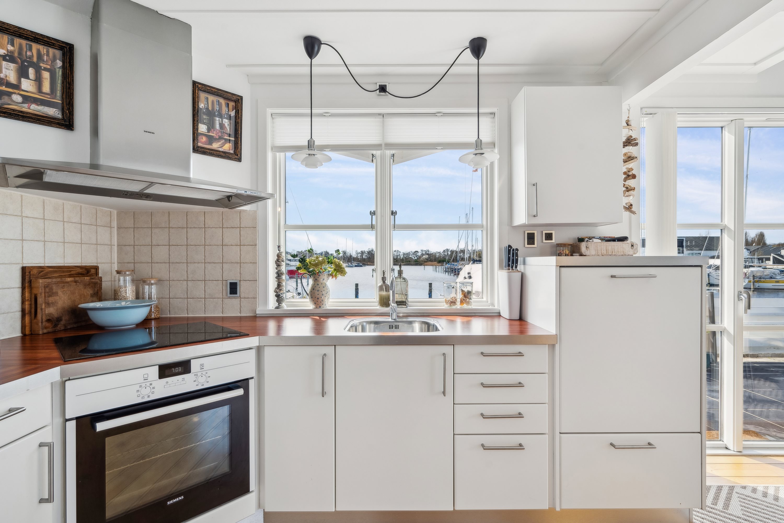 Fremhævet køkken billede i fuldskærmstilstand. Billede af Øerkrogvejen 2, 619., 8400 Ebeltoft