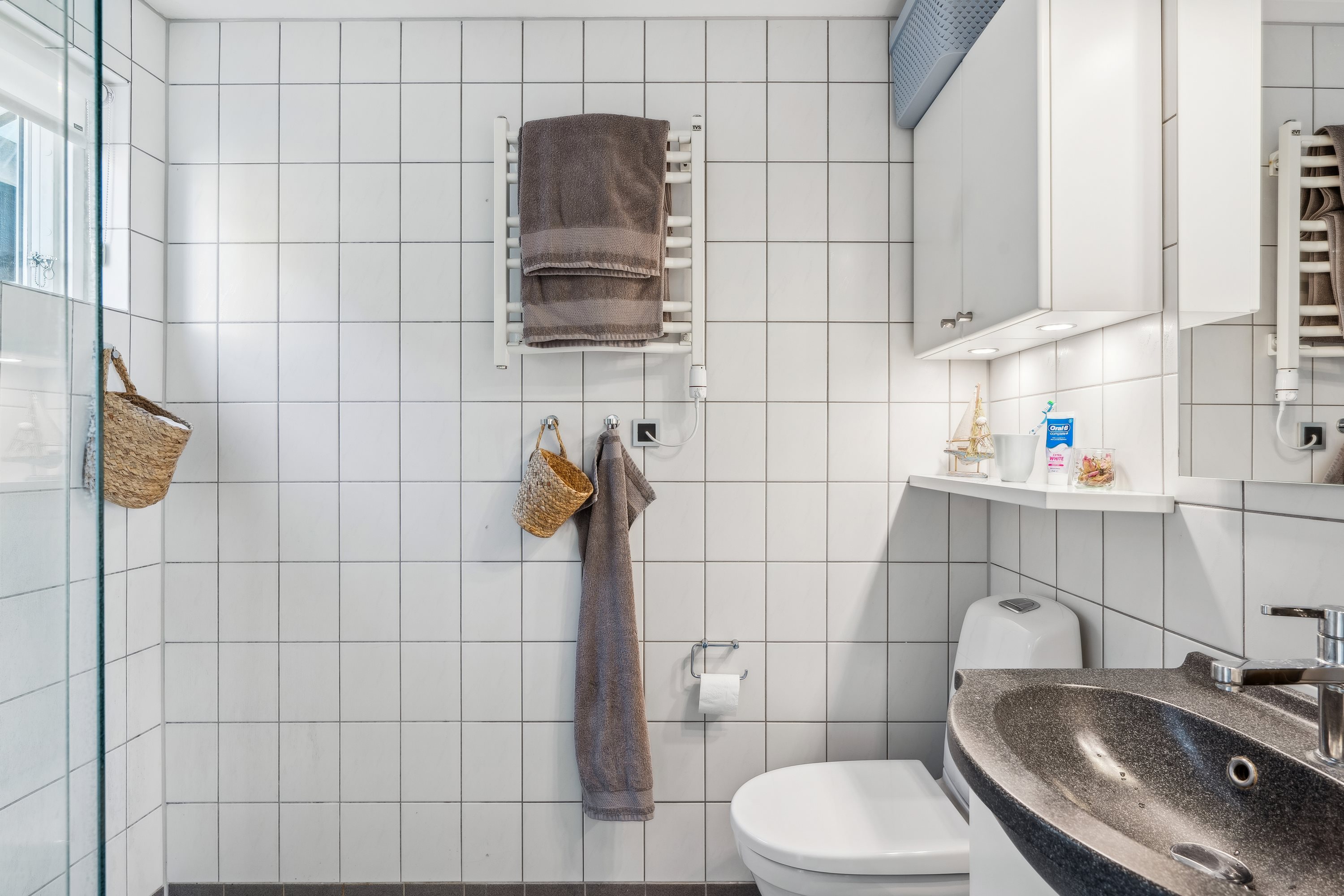 Fremhævet badeværelse billede i fuldskærmstilstand. Billede af Øerkrogvejen 2, 619., 8400 Ebeltoft