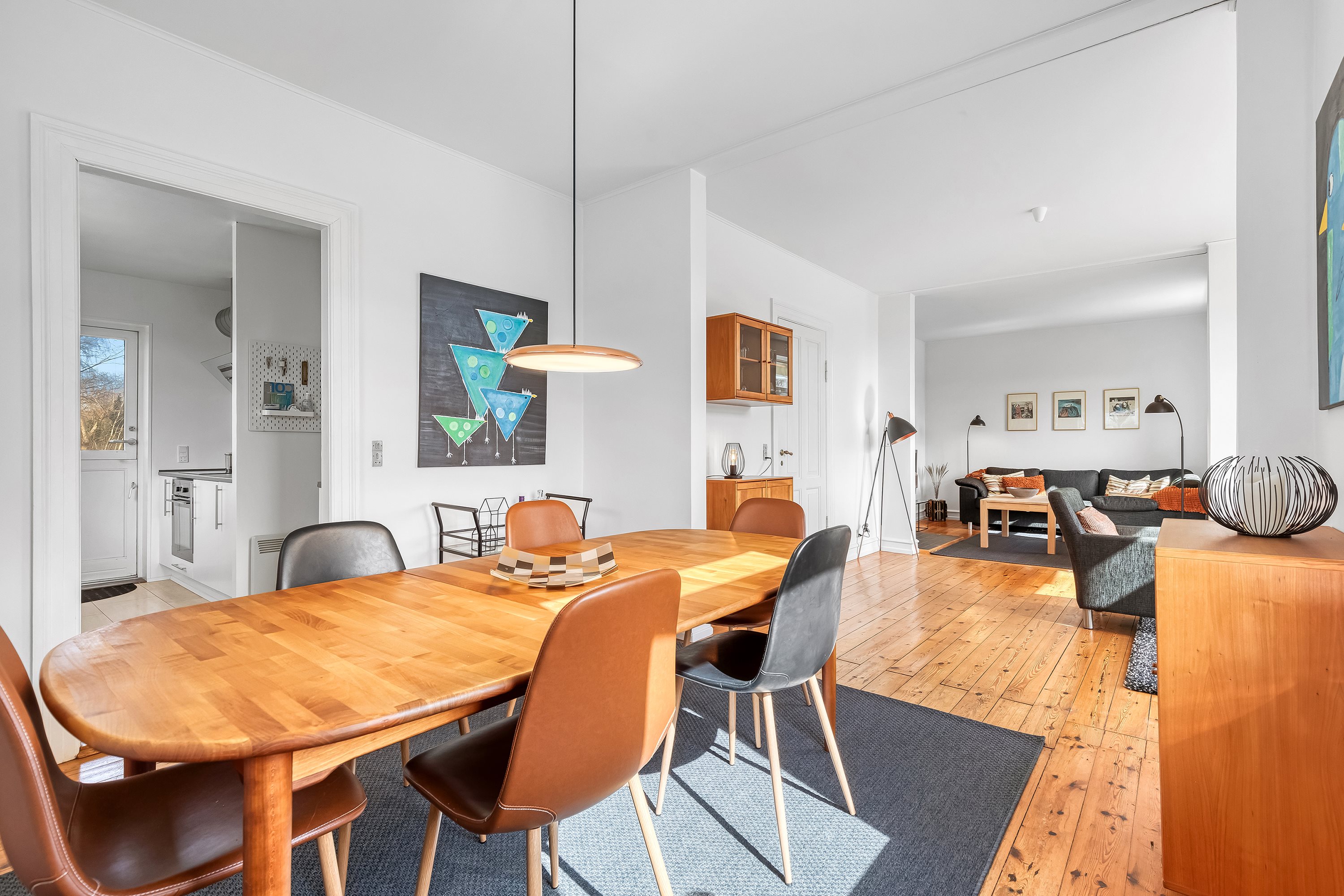 Fremhævet stue billede i fuldskærmstilstand. Billede af Godhavnsvej 5, 3220 Tisvildeleje