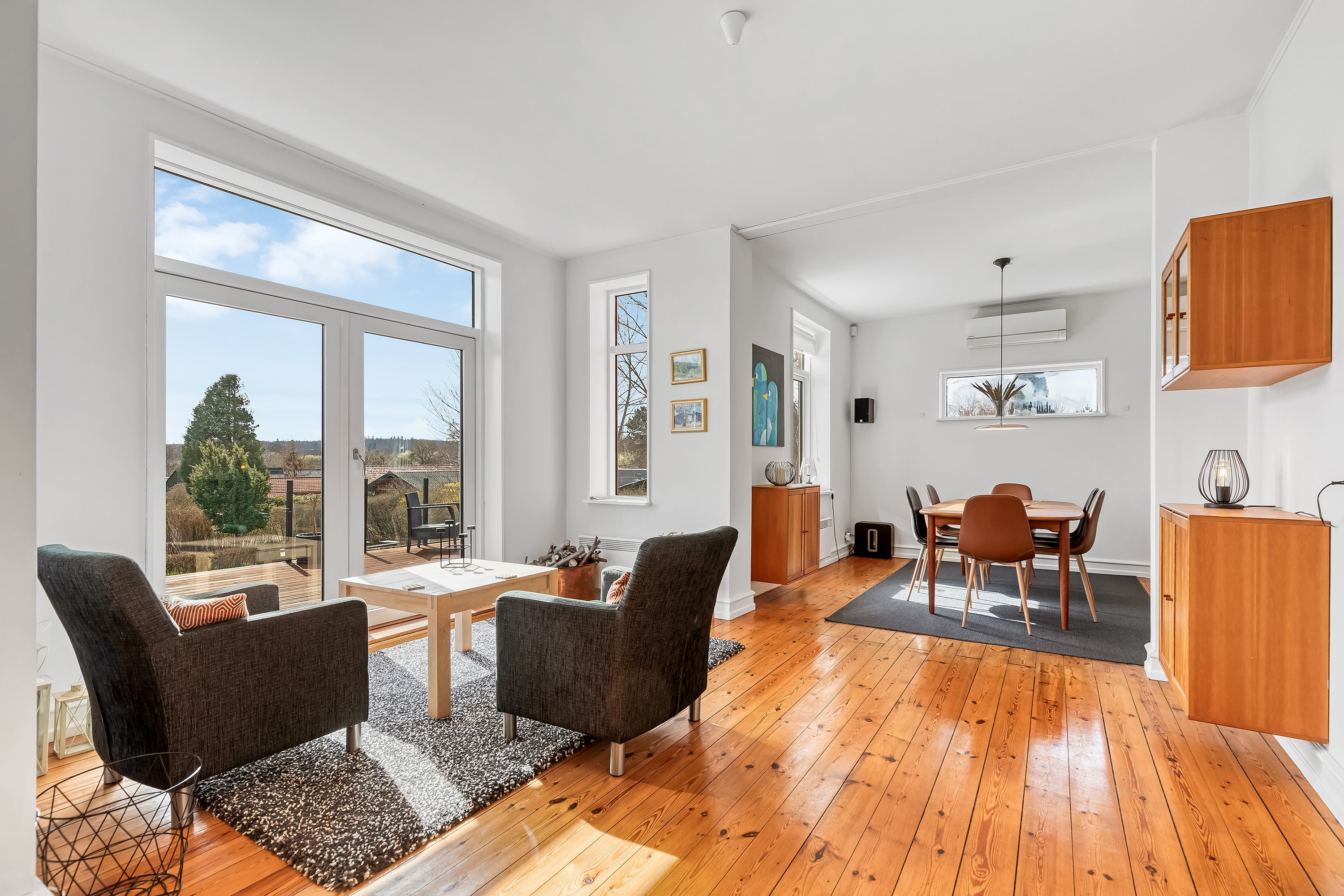 Fremhævet stue billede i fuldskærmstilstand. Billede af Godhavnsvej 5, 3220 Tisvildeleje