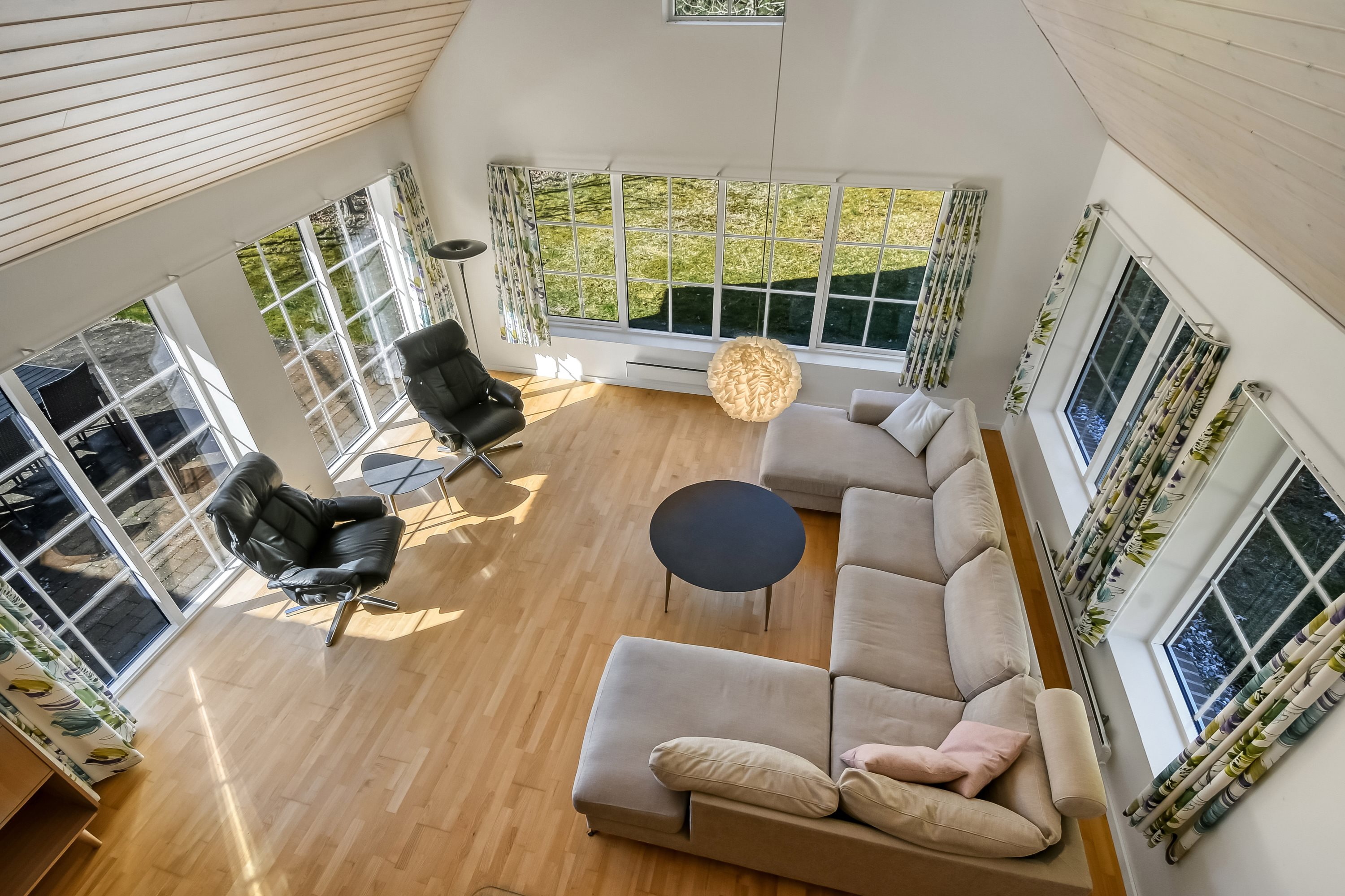 Fremhævet stue billede i fuldskærmstilstand. Billede af Bækbyvej 63, Husby, 6990 Ulfborg