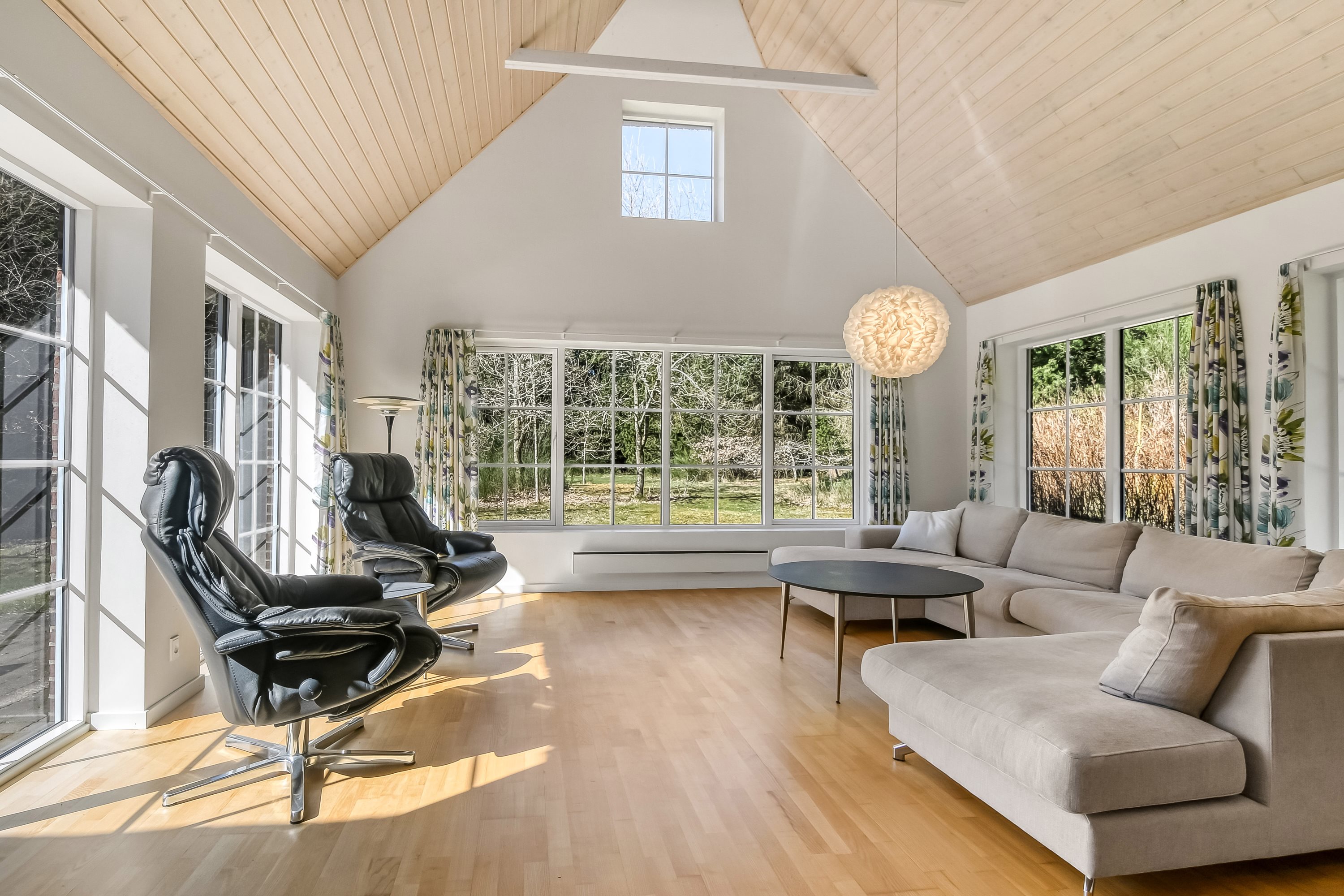 Fremhævet stue billede i fuldskærmstilstand. Billede af Bækbyvej 63, Husby, 6990 Ulfborg