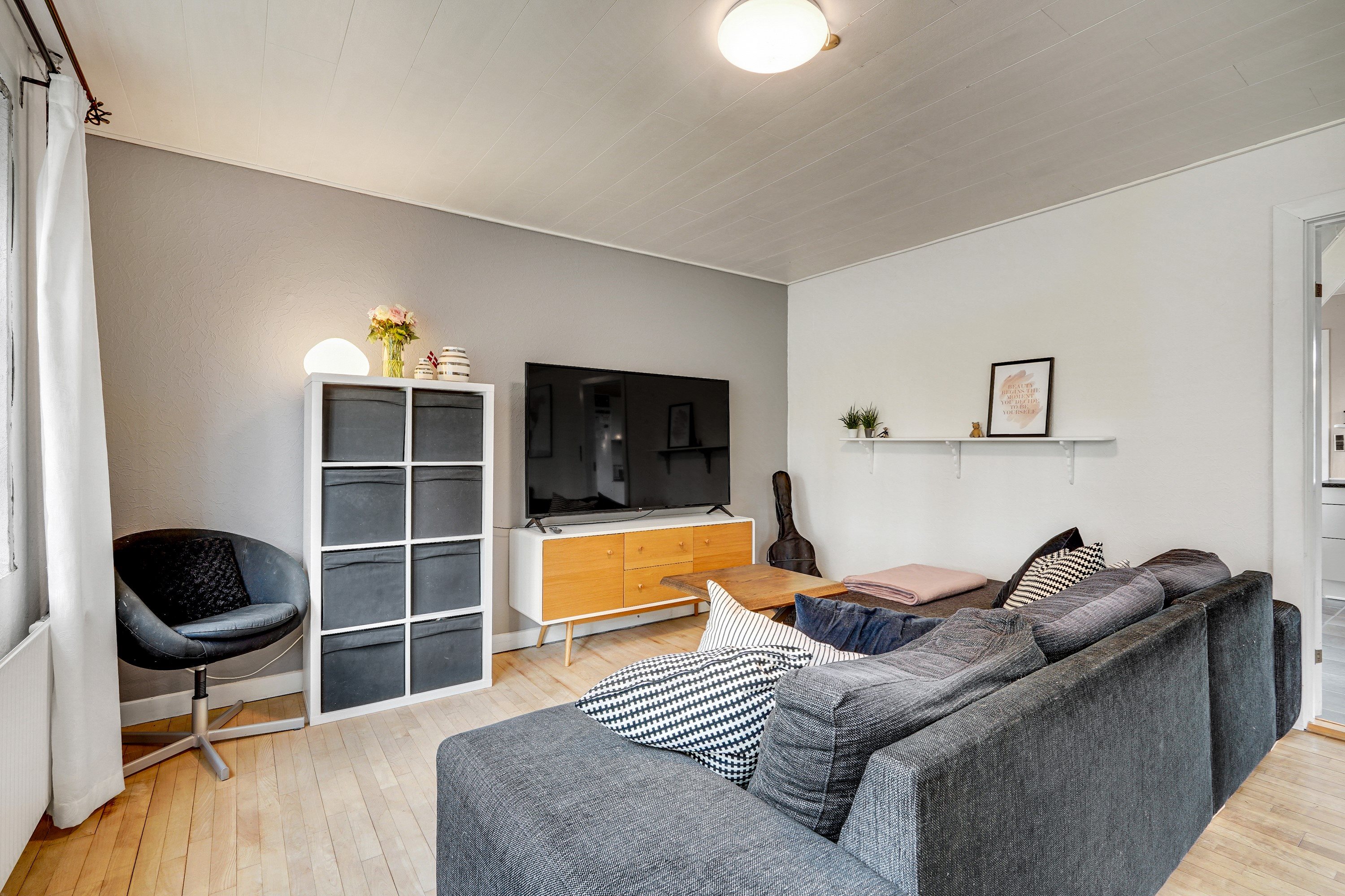 Fremhævet stue billede i fuldskærmstilstand. Billede af Stadionvej 24, Horne, 6800 Varde