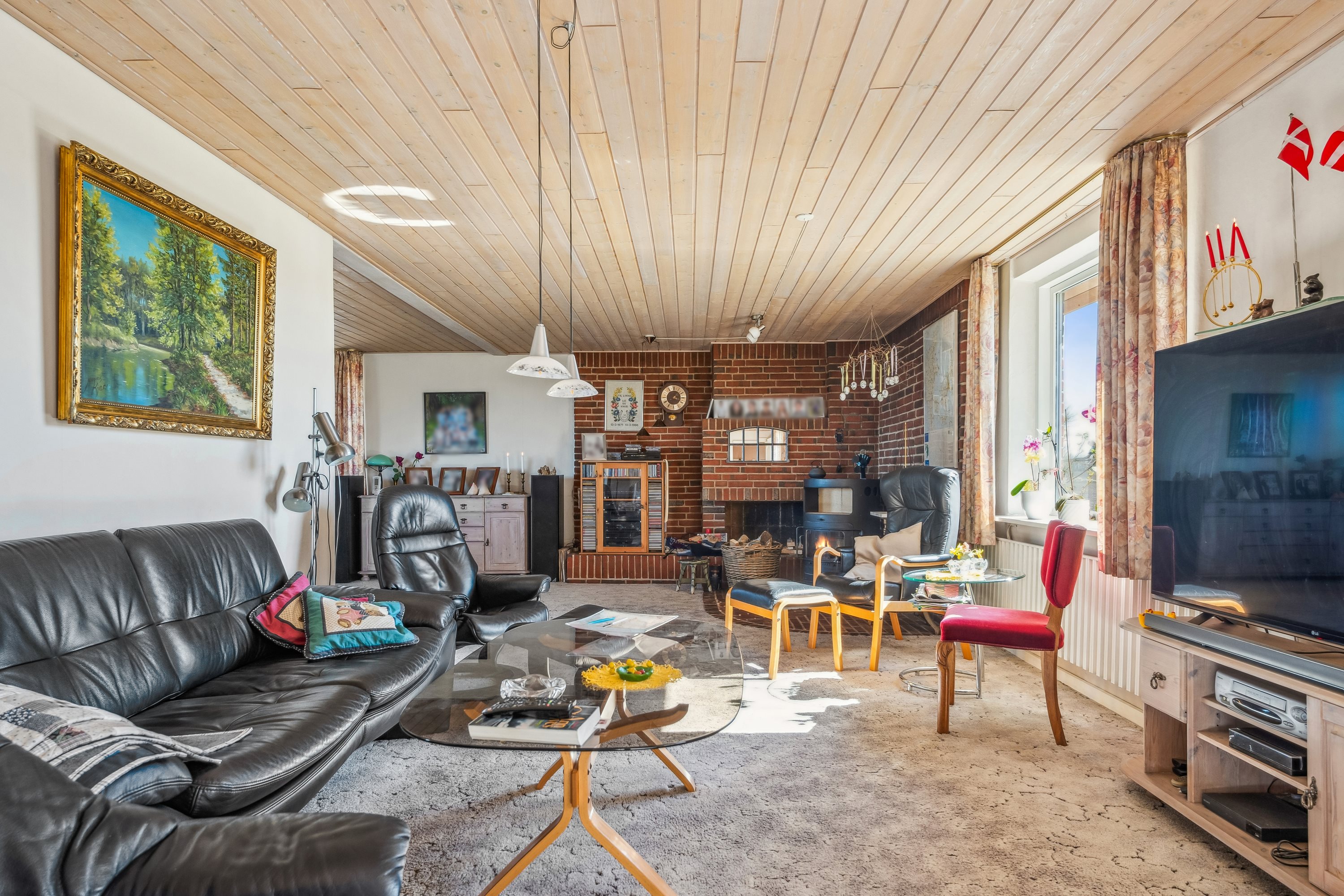 Fremhævet stue billede i fuldskærmstilstand. Billede af Nymarksvej 21, Kvorning, 8830 Tjele