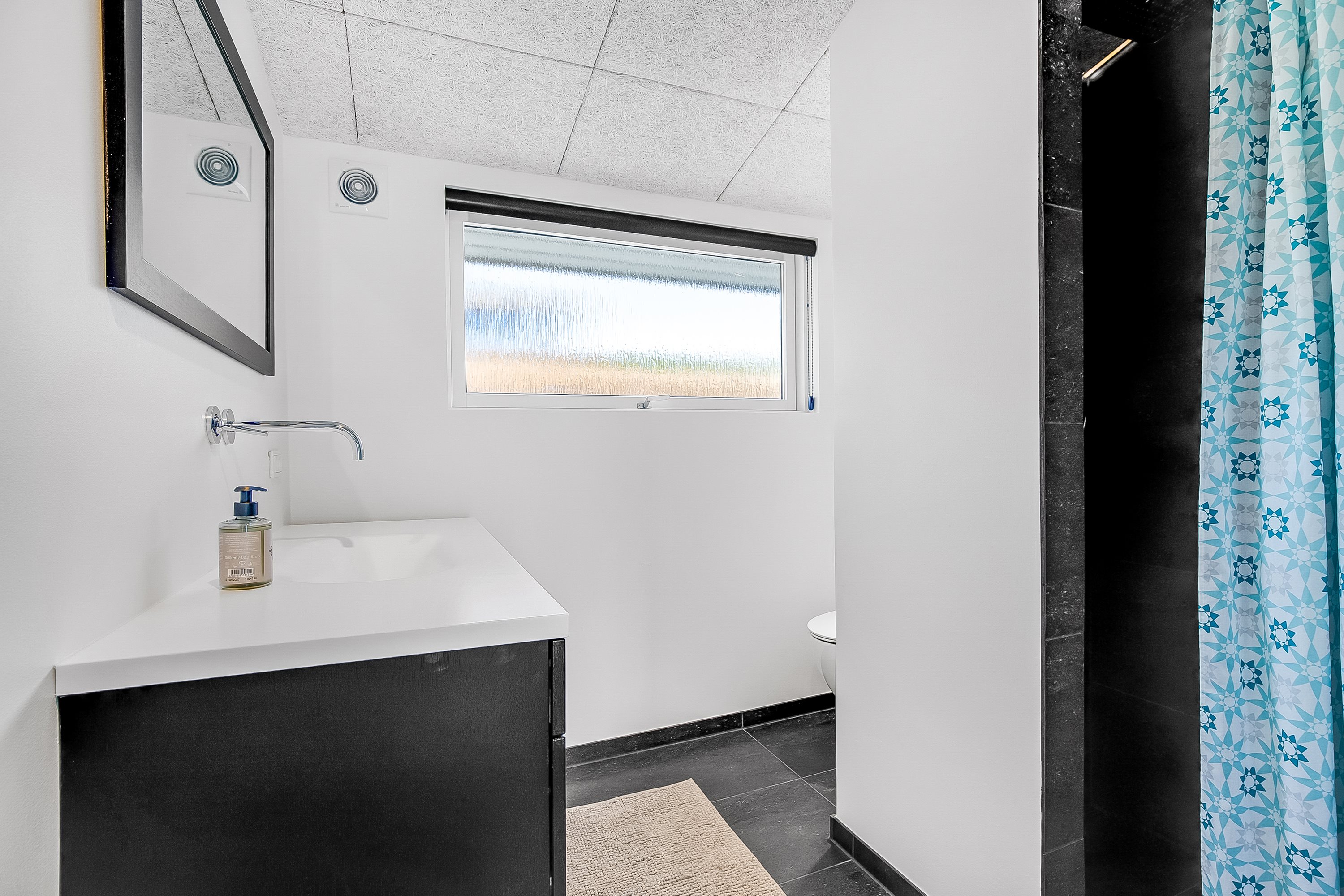 Fremhævet badeværelse billede i fuldskærmstilstand. Billede af Niels Pedersensvej 45B, Mørkholt, 7080 Børkop