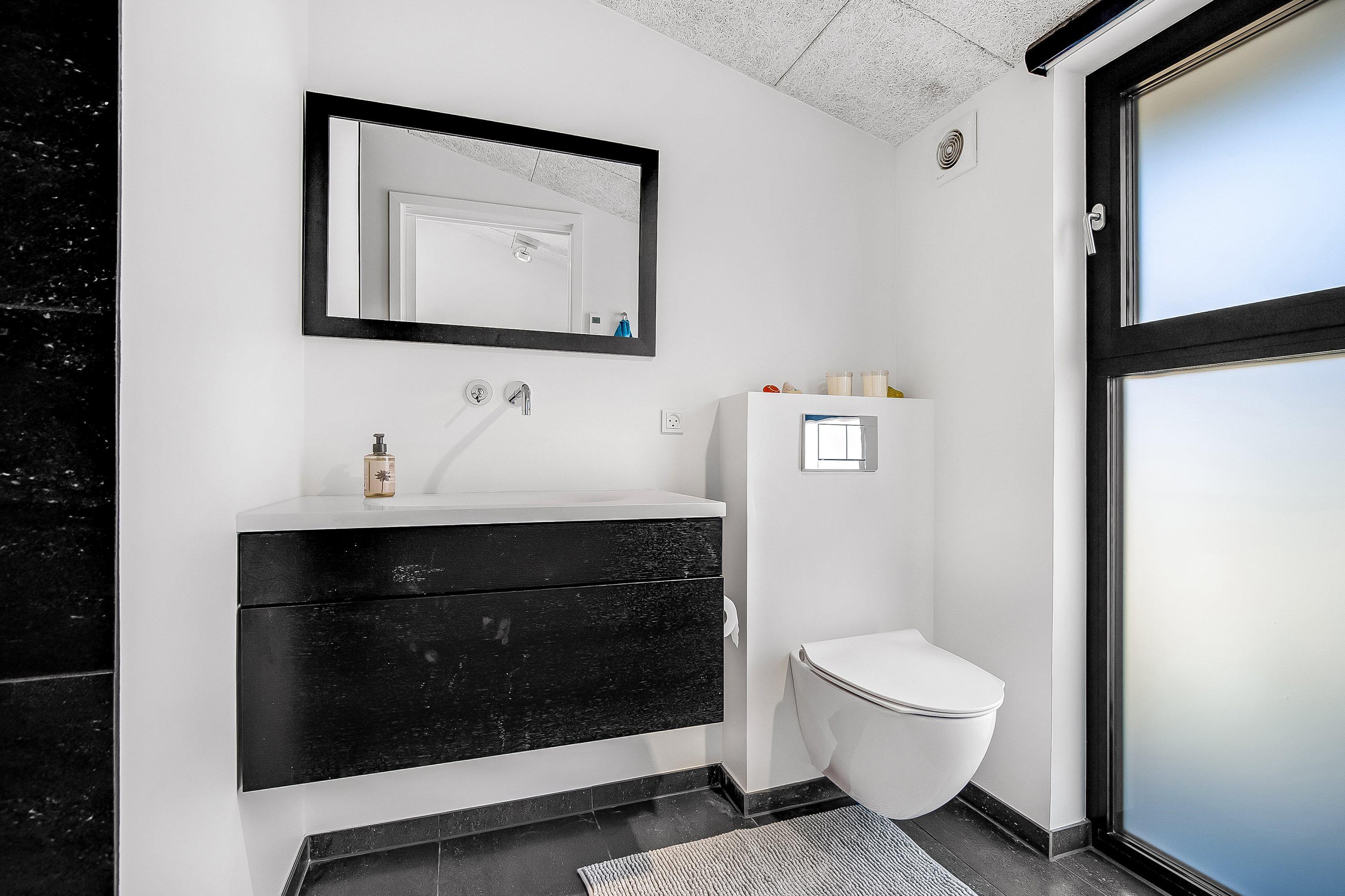 Fremhævet badeværelse billede i fuldskærmstilstand. Billede af Niels Pedersensvej 45B, Mørkholt, 7080 Børkop