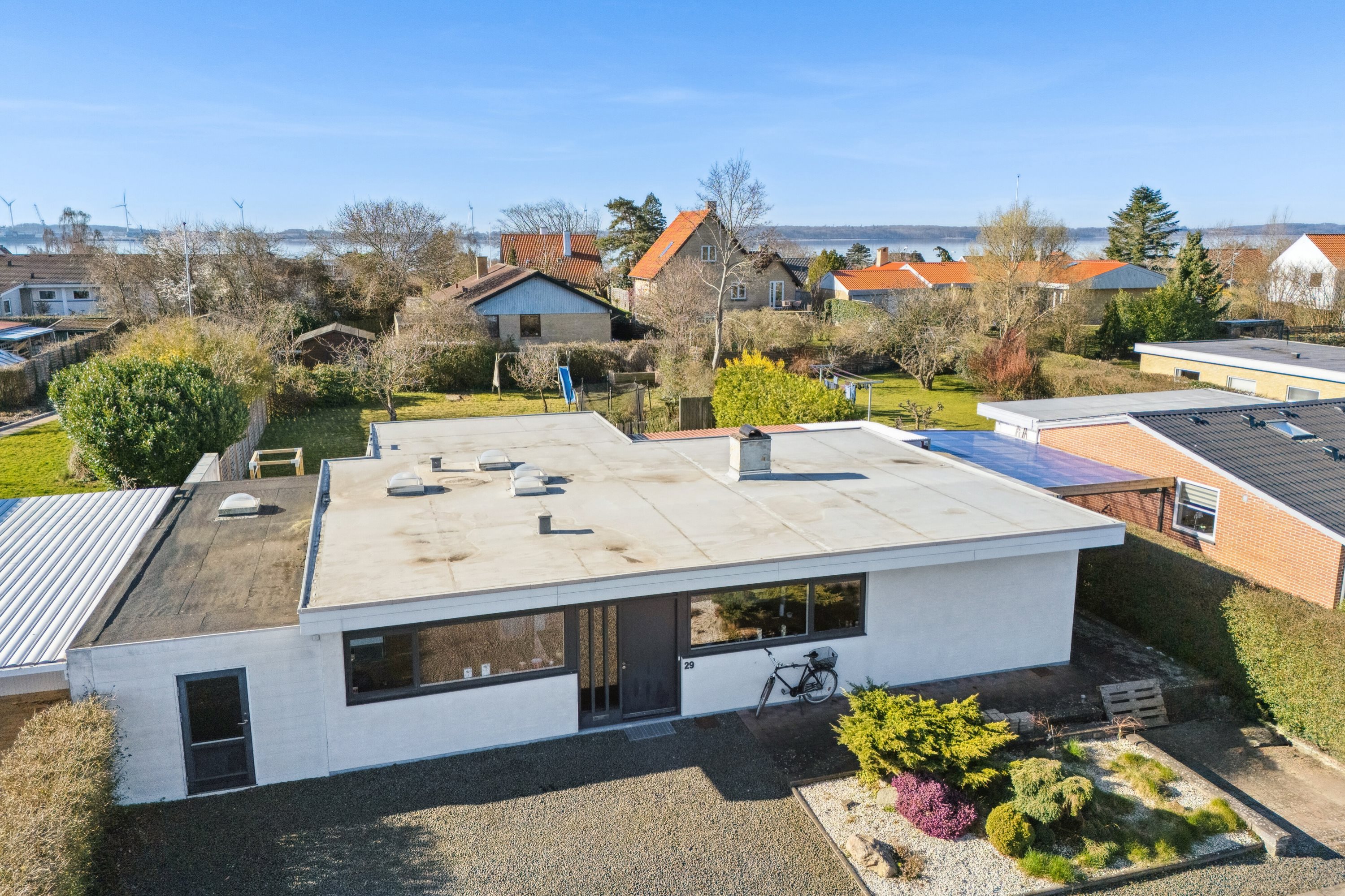 Miniaturebillede 1: set fra vejen. Billede af Byskellet 29, 4400 Kalundborg