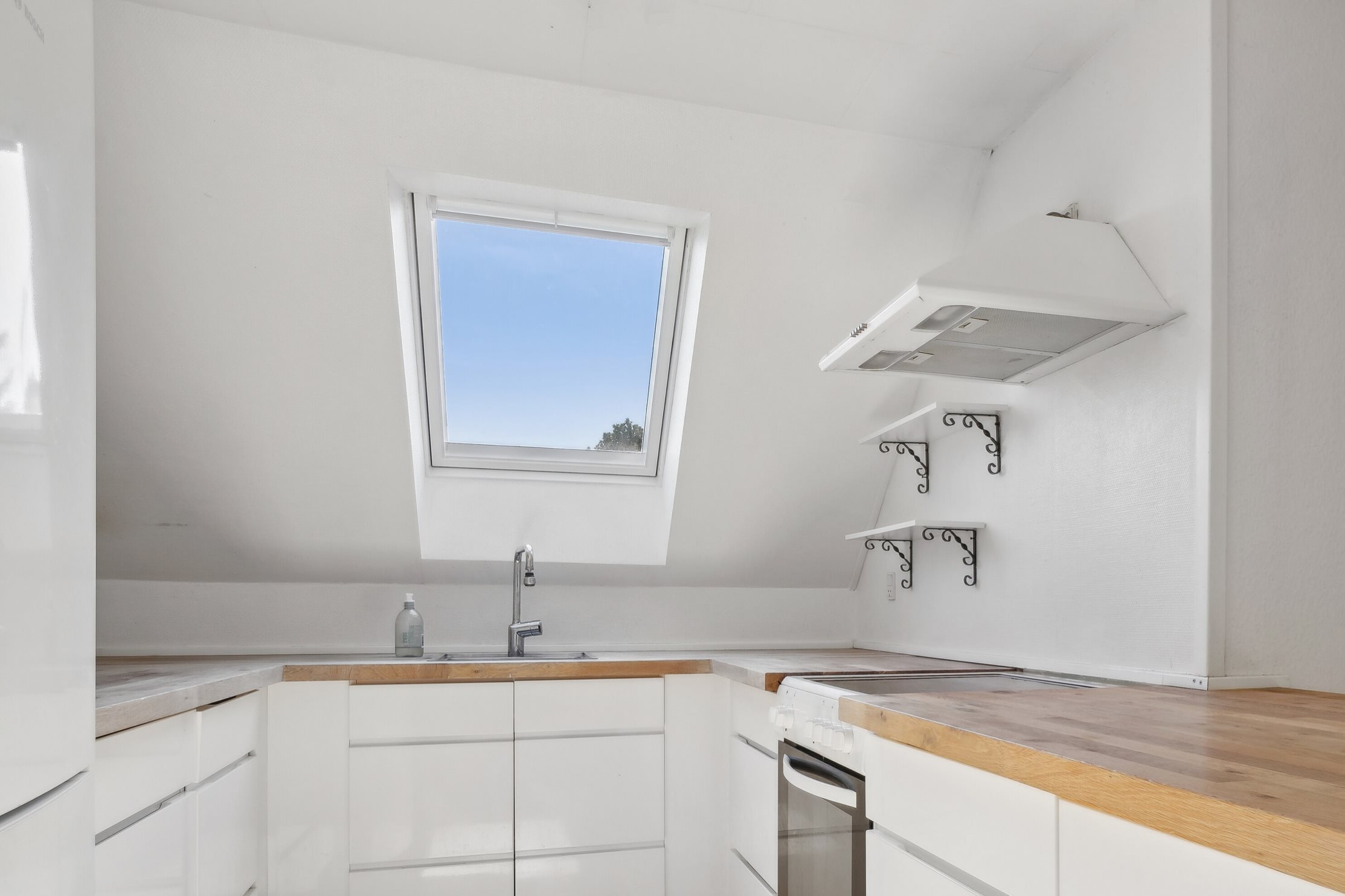 Fremhævet køkken billede i fuldskærmstilstand. Billede af Lille Kregmevej 10A, 1., Kregme, 3300 Frederiksværk