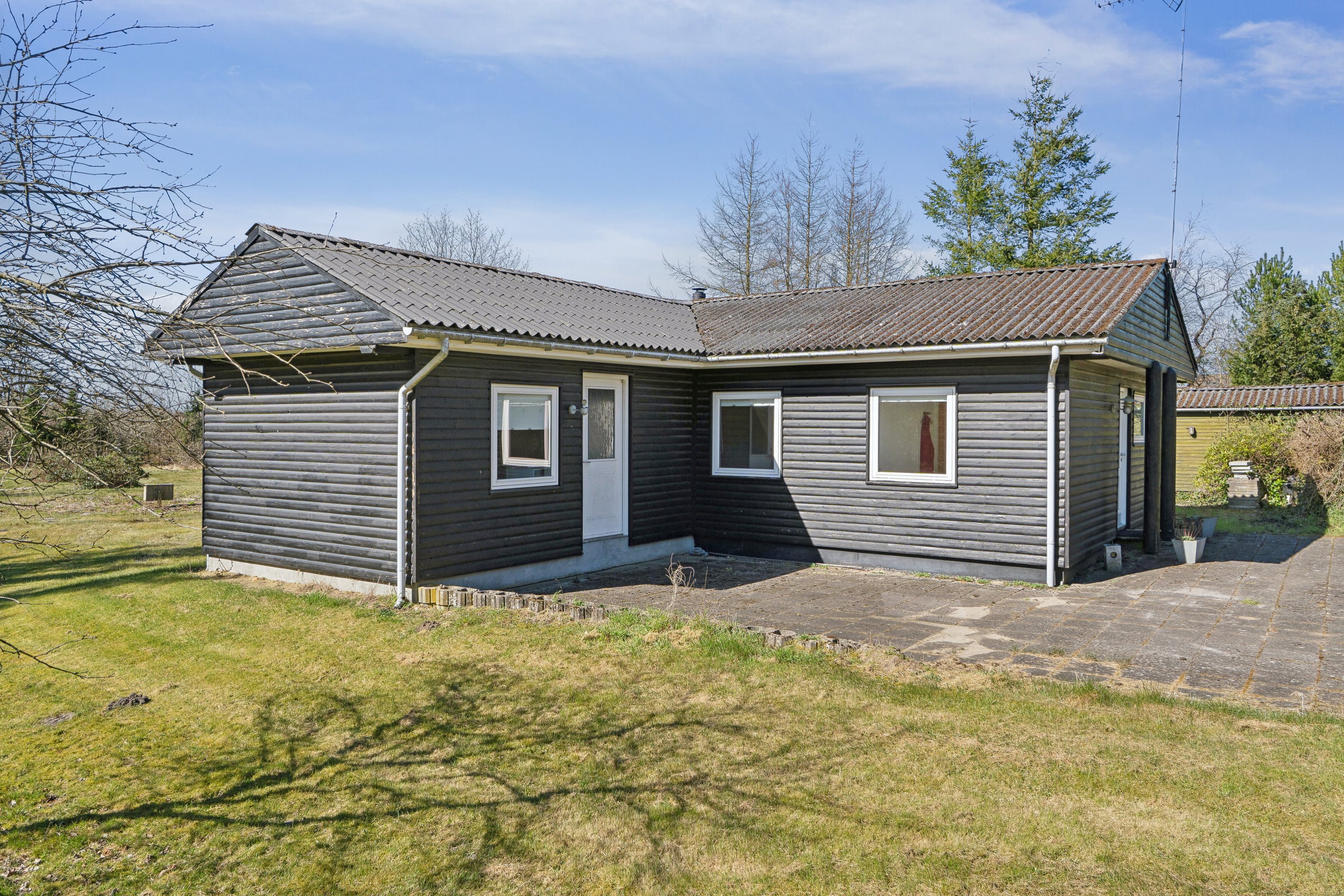 Miniaturebillede 2: set fra haven. Billede af Tyttebærvej 48, 7441 Bording