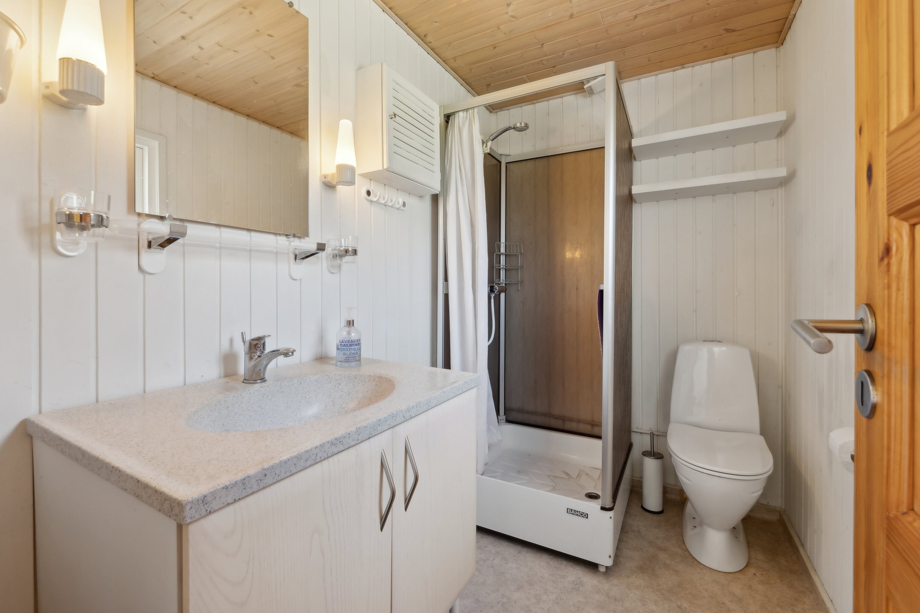 Fremhævet badeværelse billede i fuldskærmstilstand. Billede af Tyttebærvej 48, 7441 Bording