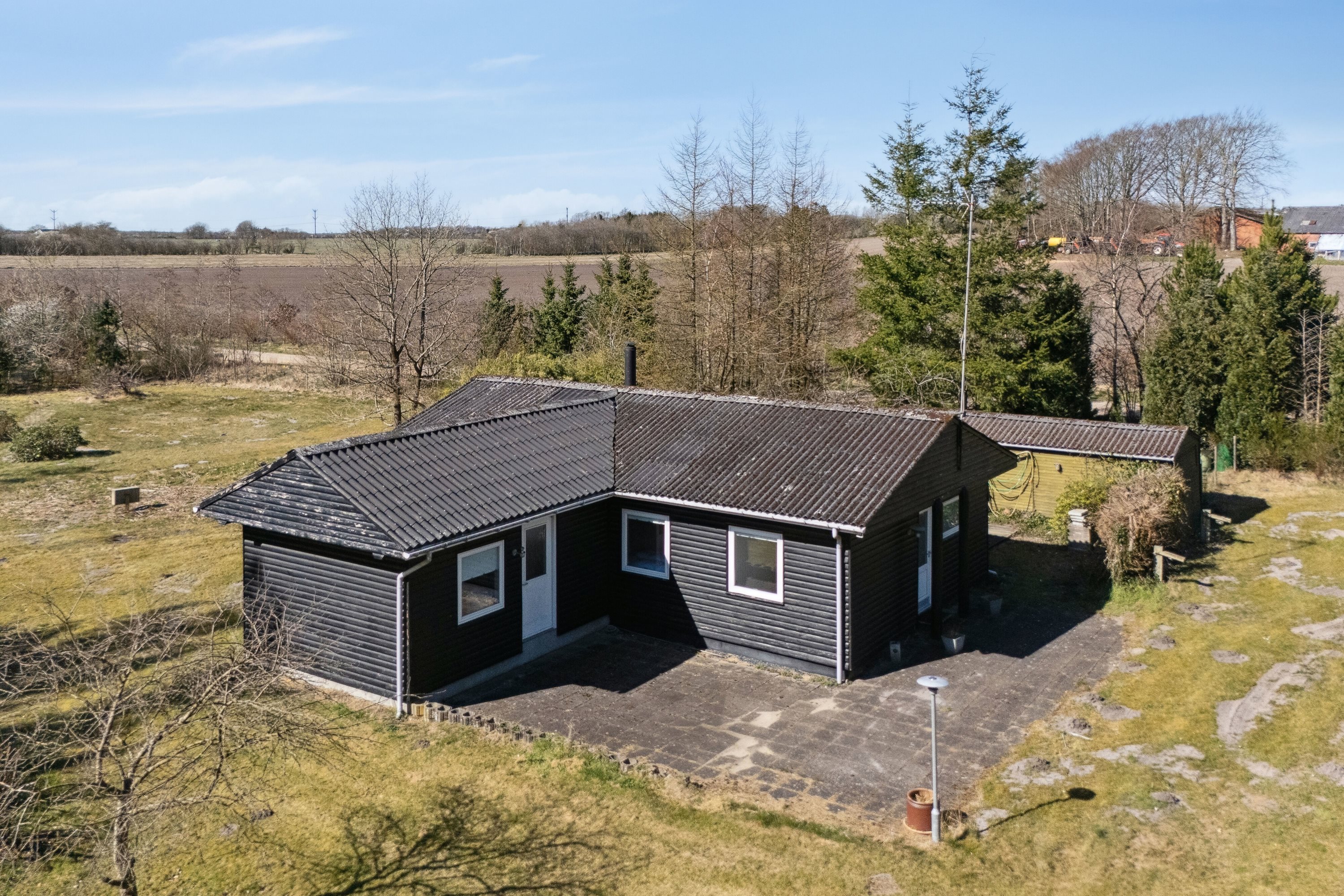 Fremhævet set fra haven billede i fuldskærmstilstand. Billede af Tyttebærvej 48, 7441 Bording