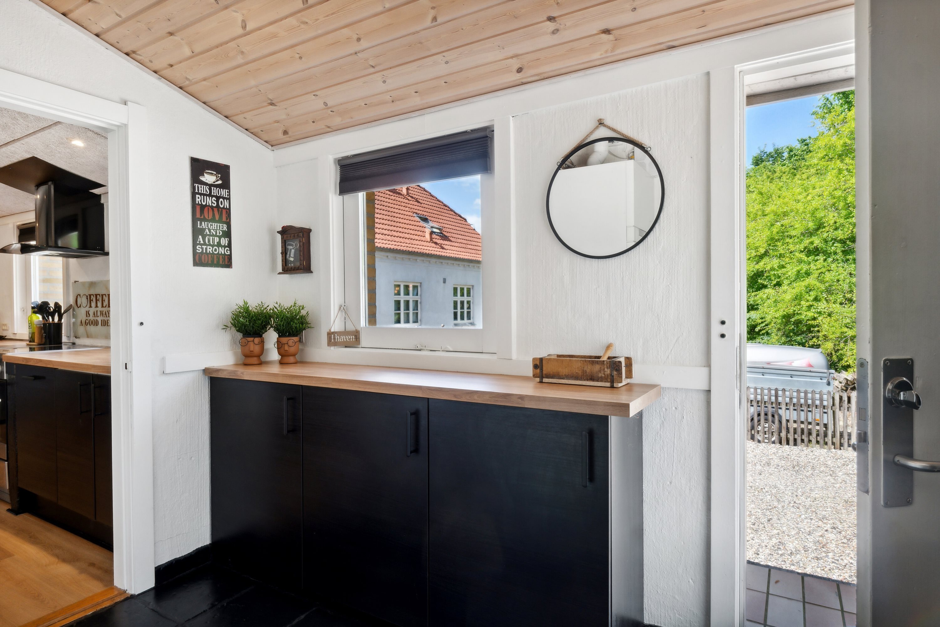 Fremhævet entré/bryggers billede i fuldskærmstilstand. Billede af Døstrupvej 114B, Døstrup, 9500 Hobro