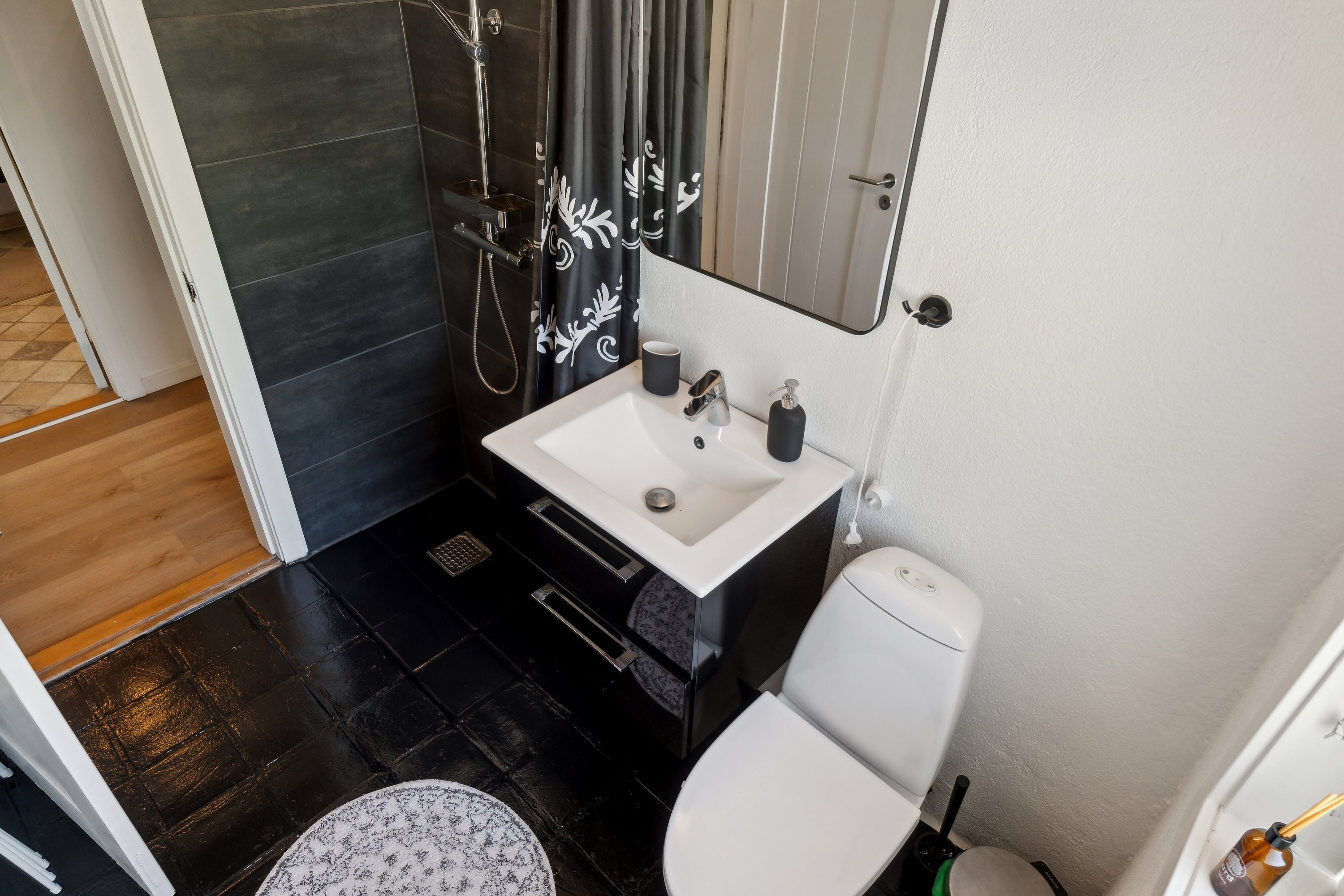 Fremhævet badeværelse billede i fuldskærmstilstand. Billede af Døstrupvej 114B, Døstrup, 9500 Hobro