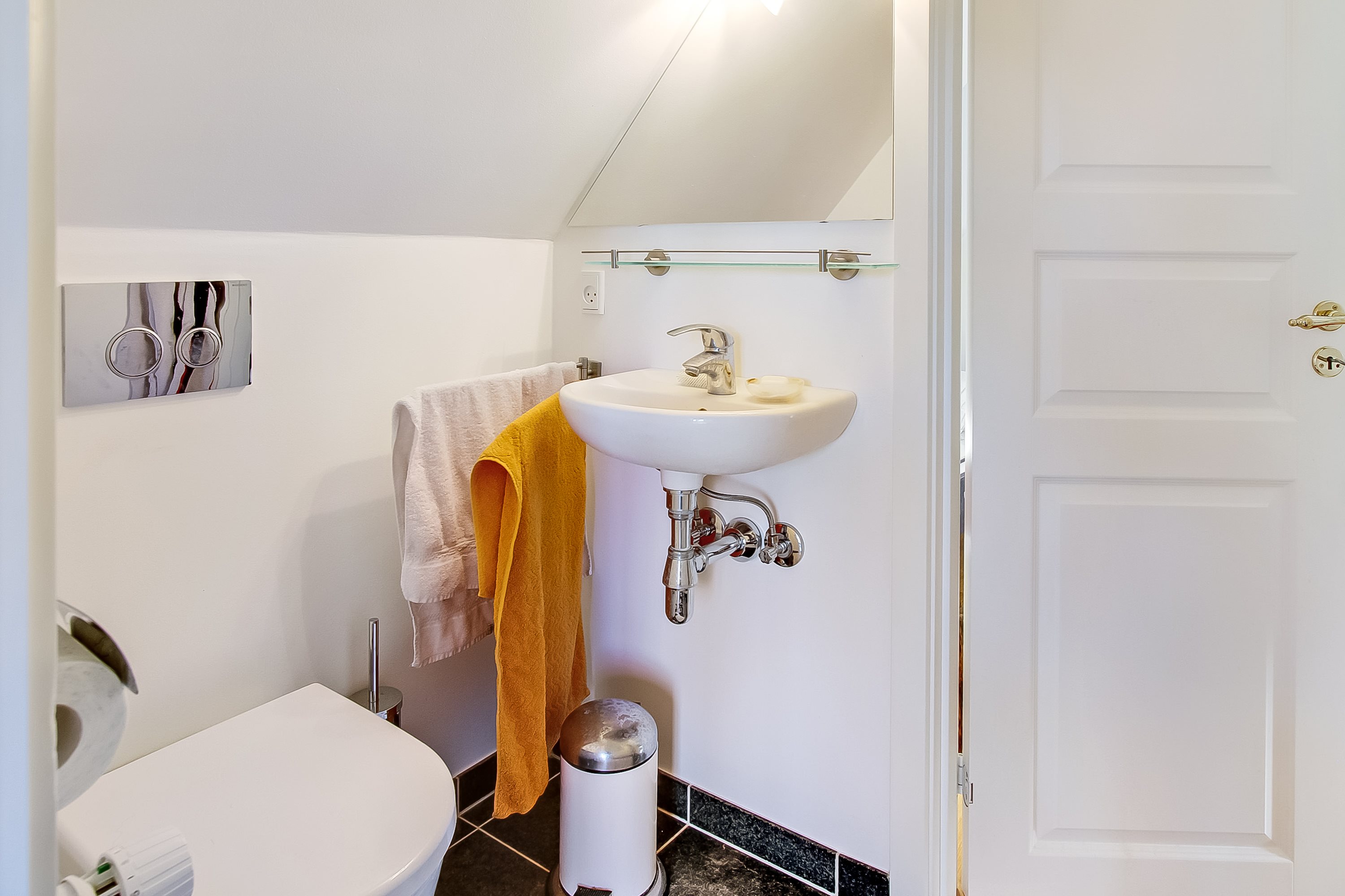 Fremhævet toilet billede i fuldskærmstilstand. Billede af Norsmindevej 170, 8340 Malling