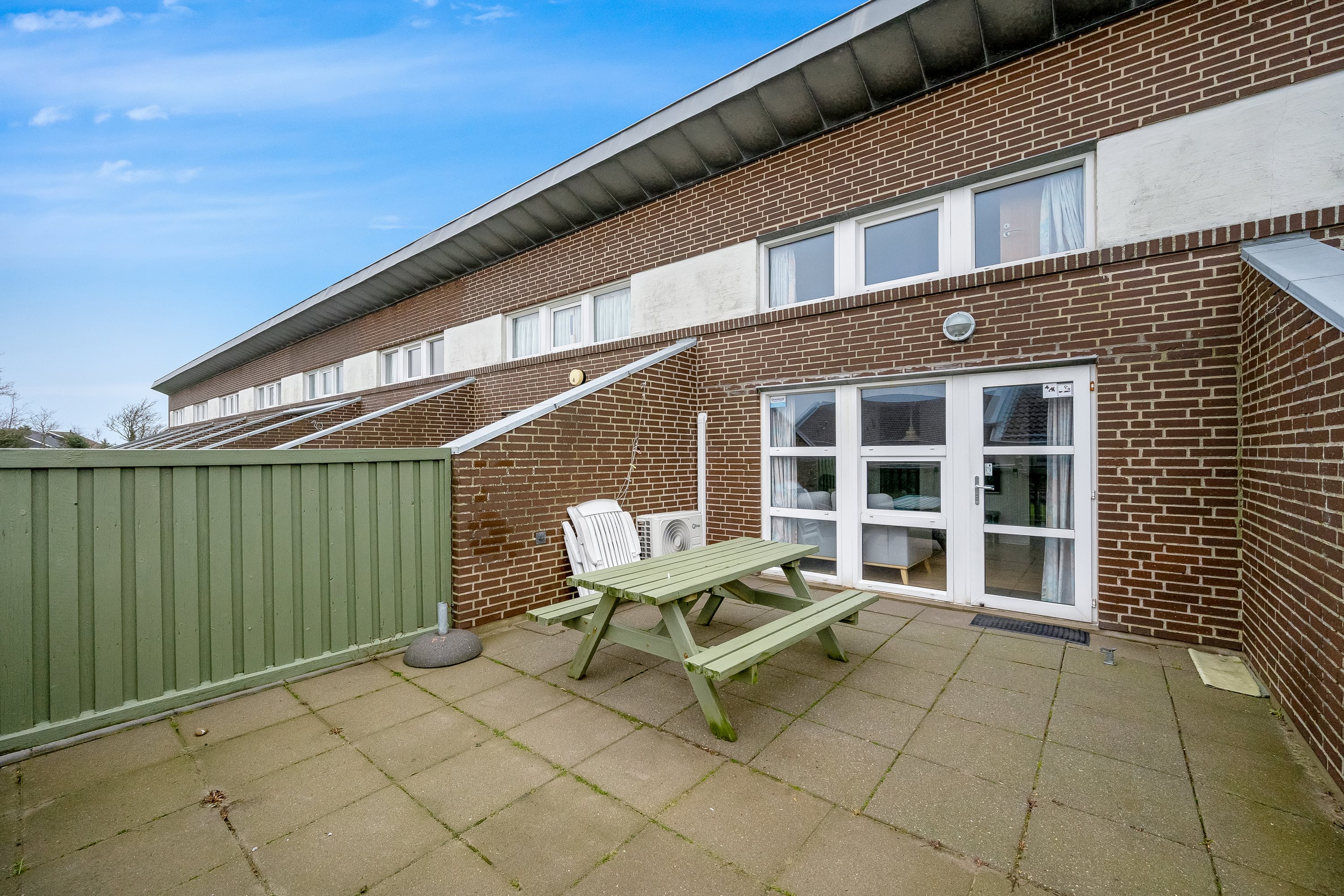 Fremhævet terrasse billede i fuldskærmstilstand. Billede af Vester Fælled 144, Bork Havn, 6893 Hemmet