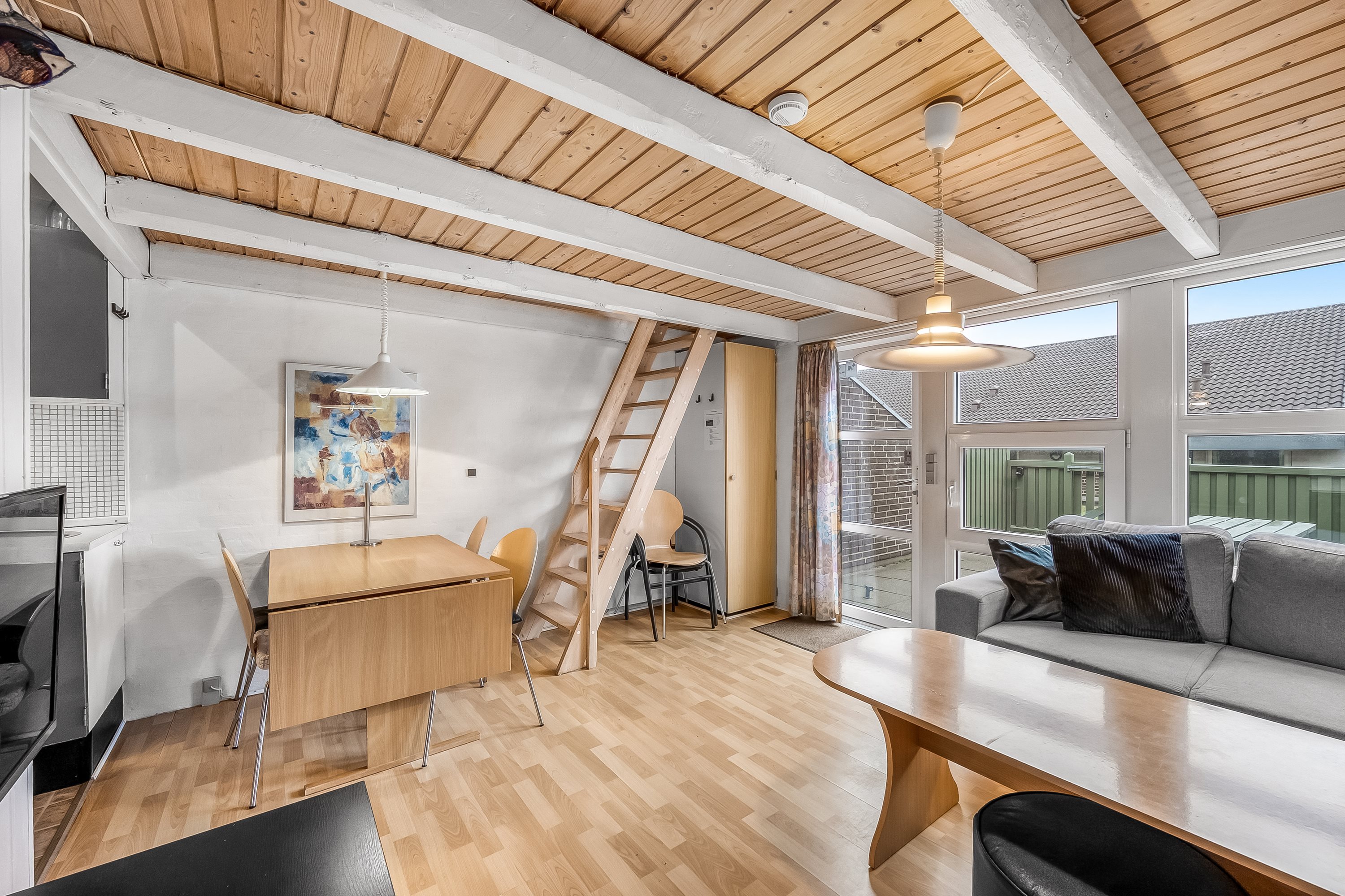 Fremhævet stue billede i fuldskærmstilstand. Billede af Vester Fælled 144, Bork Havn, 6893 Hemmet