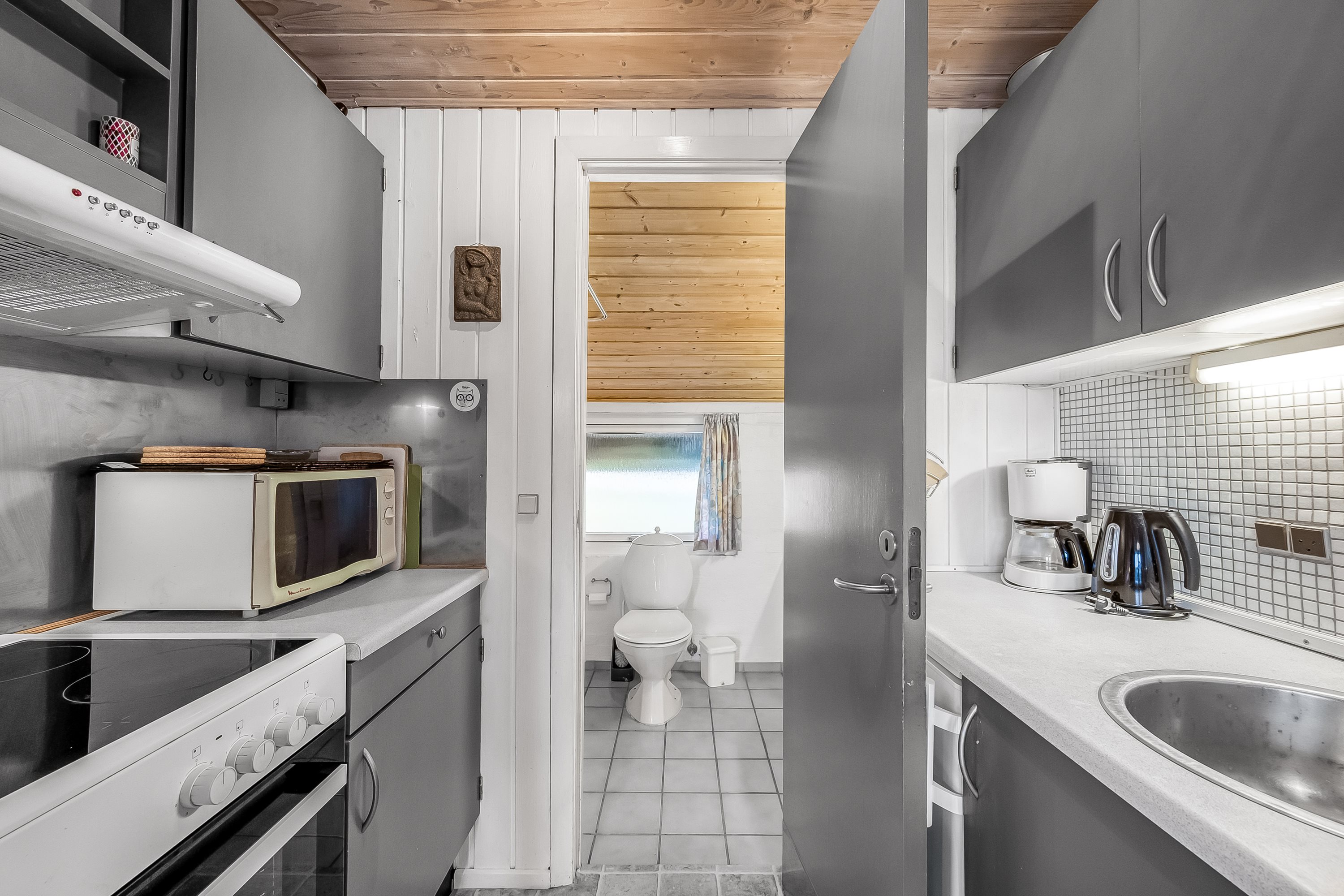 Fremhævet køkken billede i fuldskærmstilstand. Billede af Vester Fælled 144, Bork Havn, 6893 Hemmet