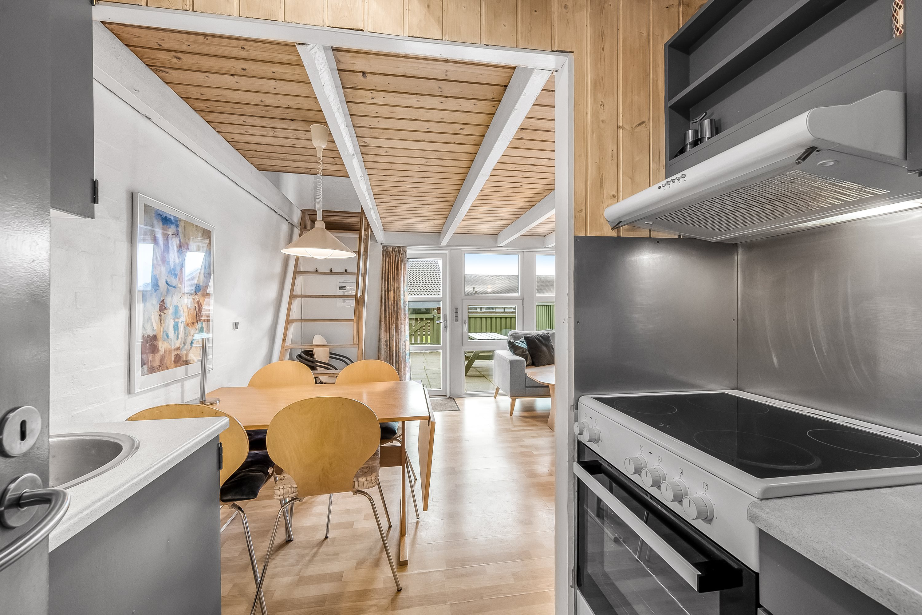 Fremhævet køkken billede i fuldskærmstilstand. Billede af Vester Fælled 144, Bork Havn, 6893 Hemmet