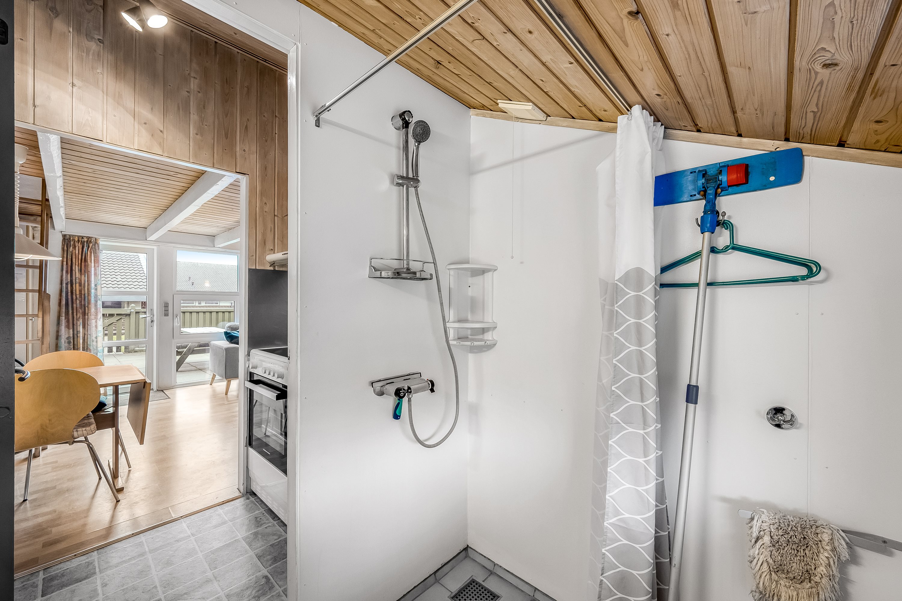 Fremhævet badeværelse billede i fuldskærmstilstand. Billede af Vester Fælled 144, Bork Havn, 6893 Hemmet