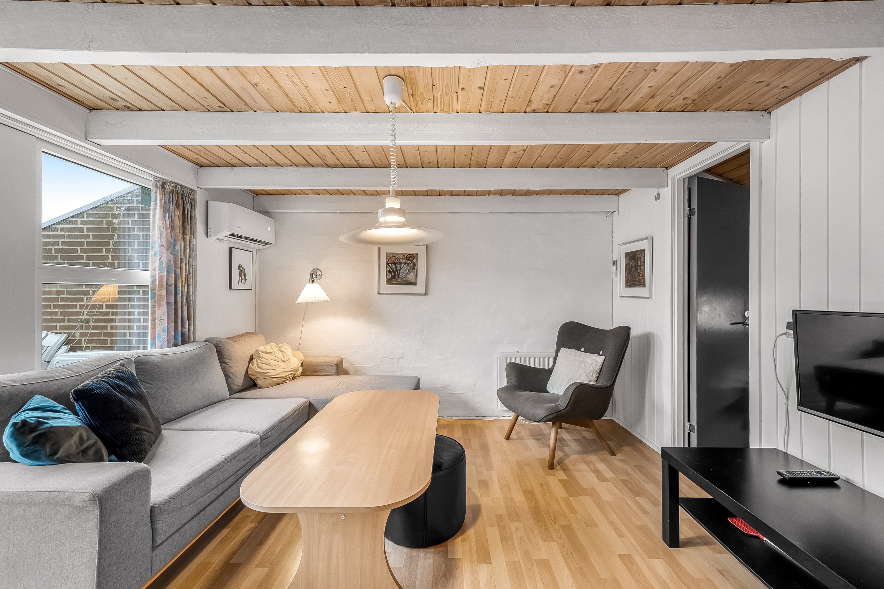 Fremhævet stue billede i fuldskærmstilstand. Billede af Vester Fælled 144, Bork Havn, 6893 Hemmet