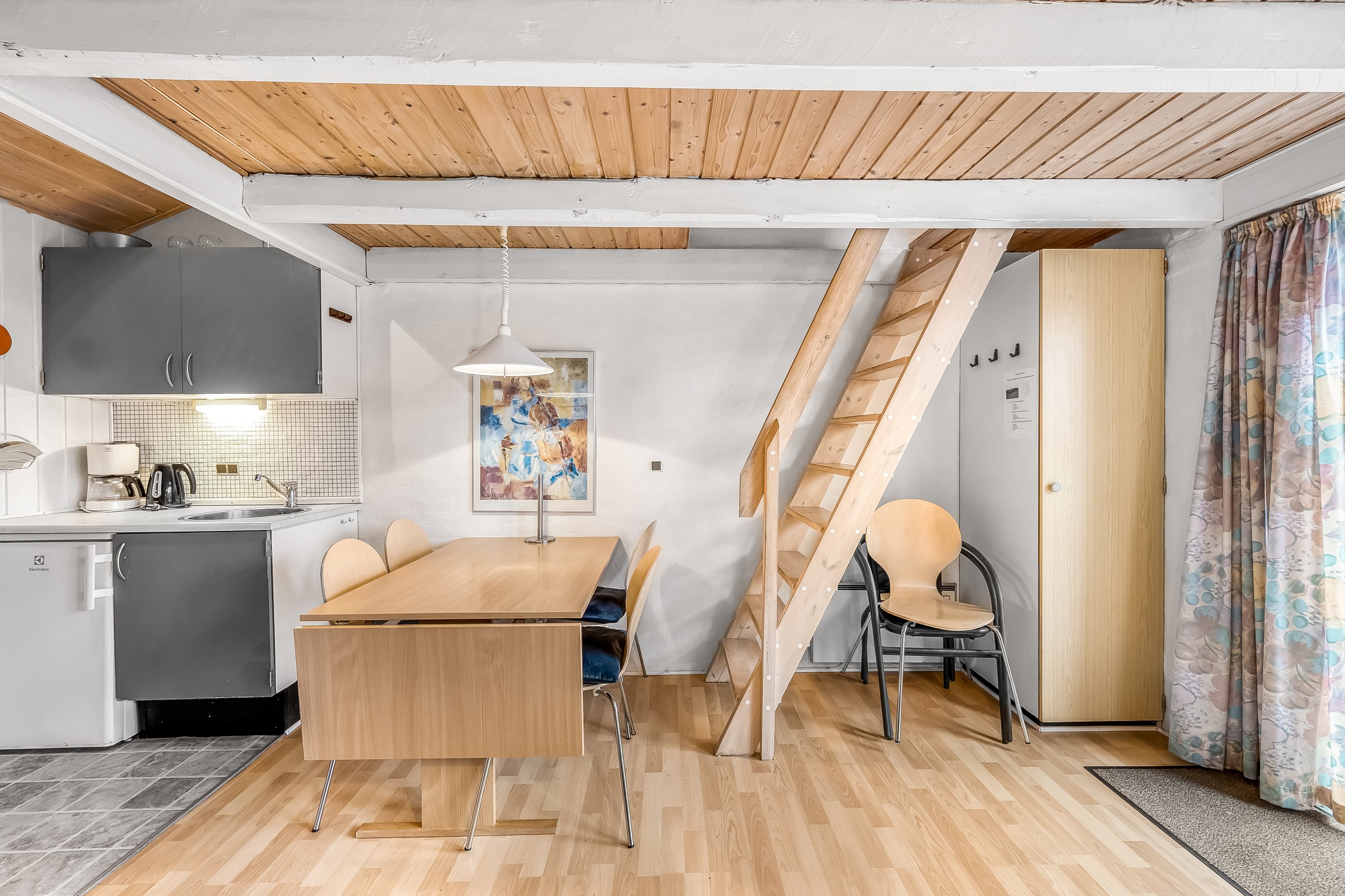 Fremhævet stue billede i fuldskærmstilstand. Billede af Vester Fælled 144, Bork Havn, 6893 Hemmet