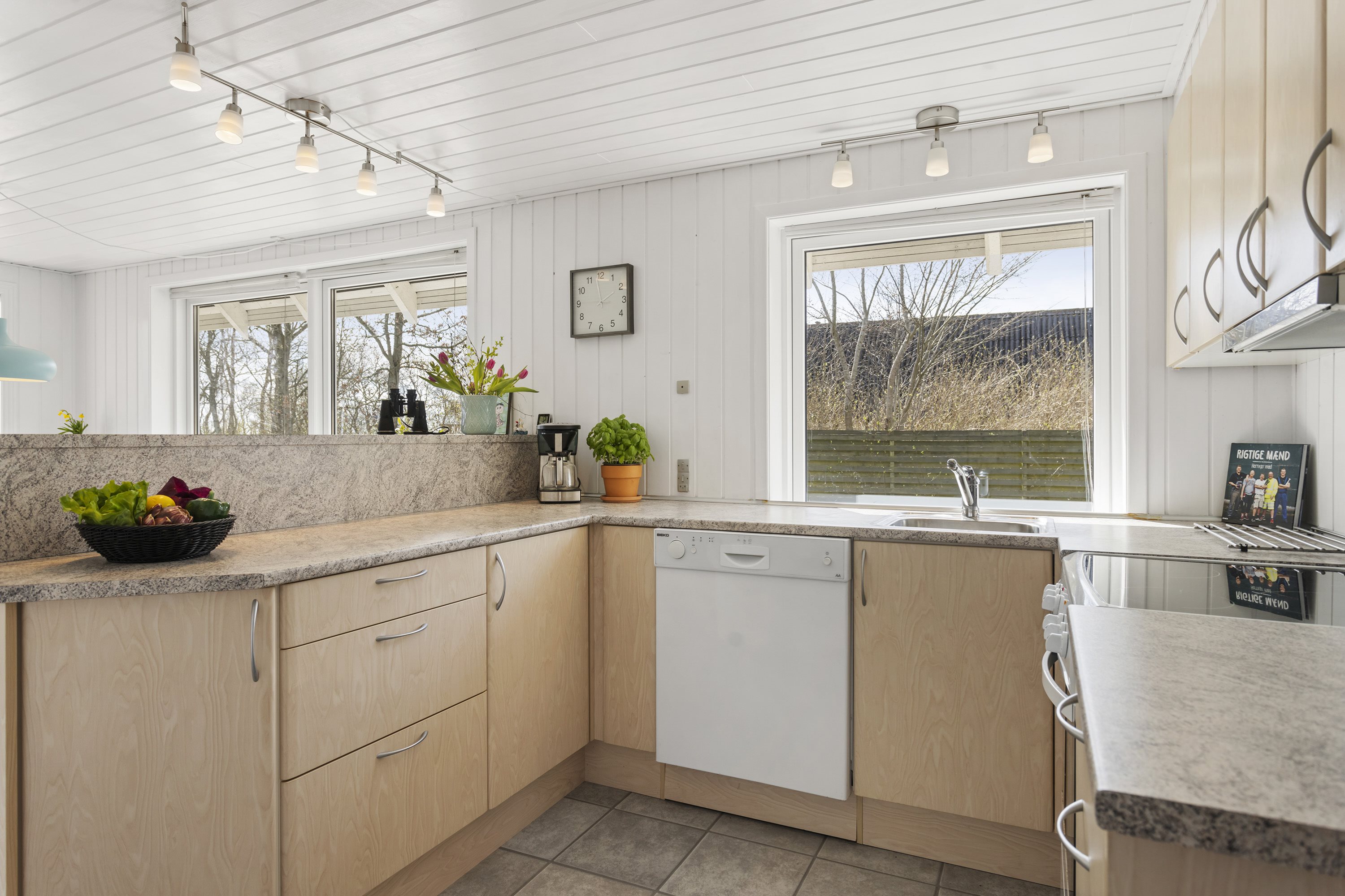 Fremhævet køkken billede i fuldskærmstilstand. Billede af Rødtungevej 30, Voerså, 9300 Sæby