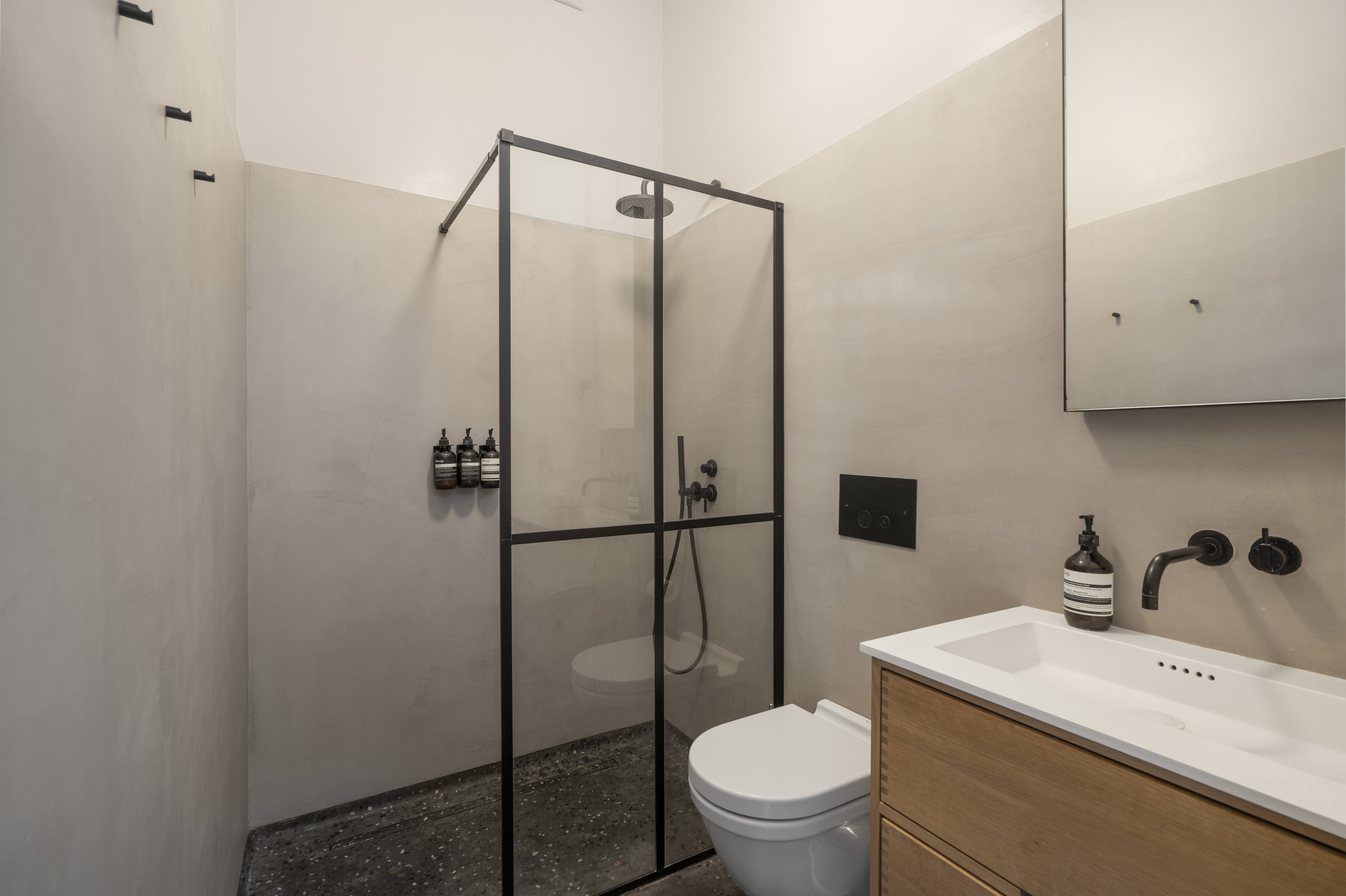 Fremhævet  billede i fuldskærmstilstand. Billede af Overgaden Neden Vandet 39, st.., 1414 København K