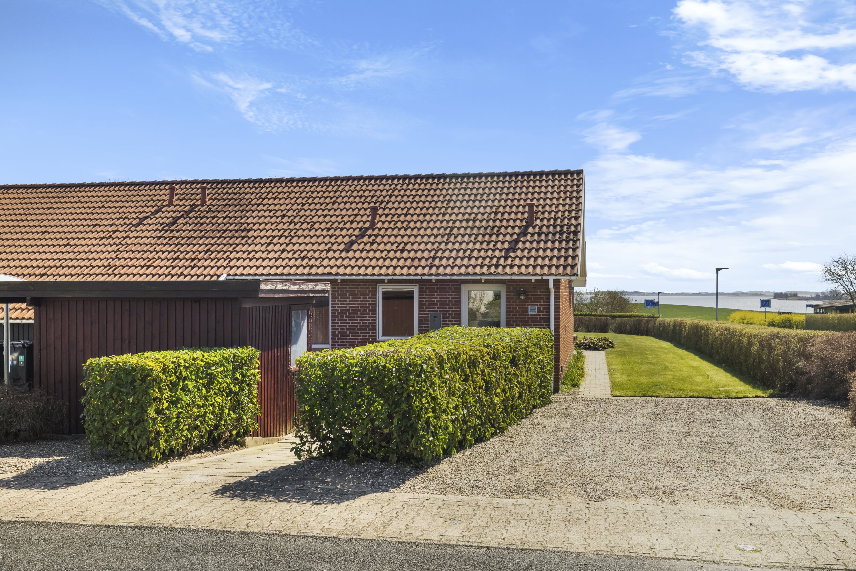 Fremhævet facade billede i fuldskærmstilstand. Billede af Margrethevang 8, 5600 Faaborg