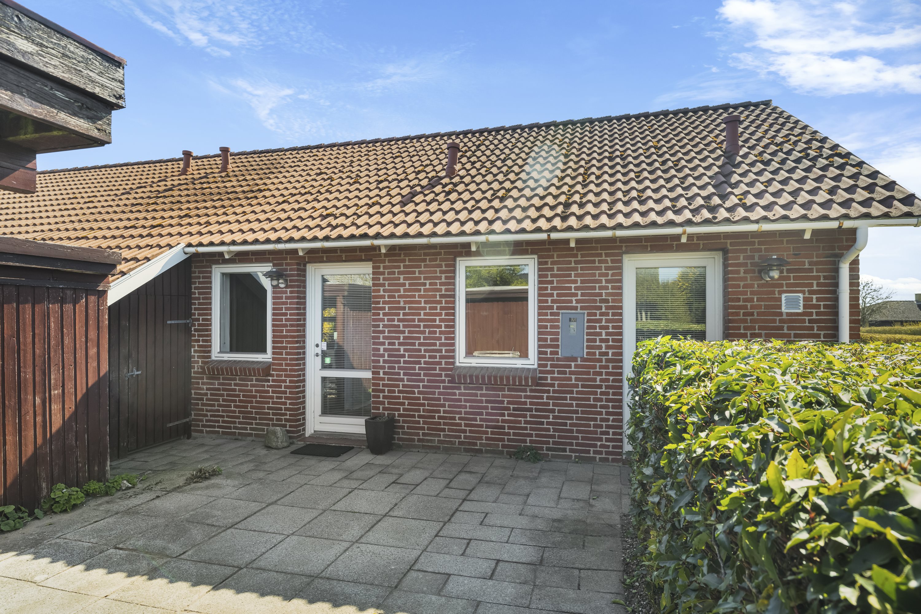 Fremhævet facade billede i fuldskærmstilstand. Billede af Margrethevang 8, 5600 Faaborg