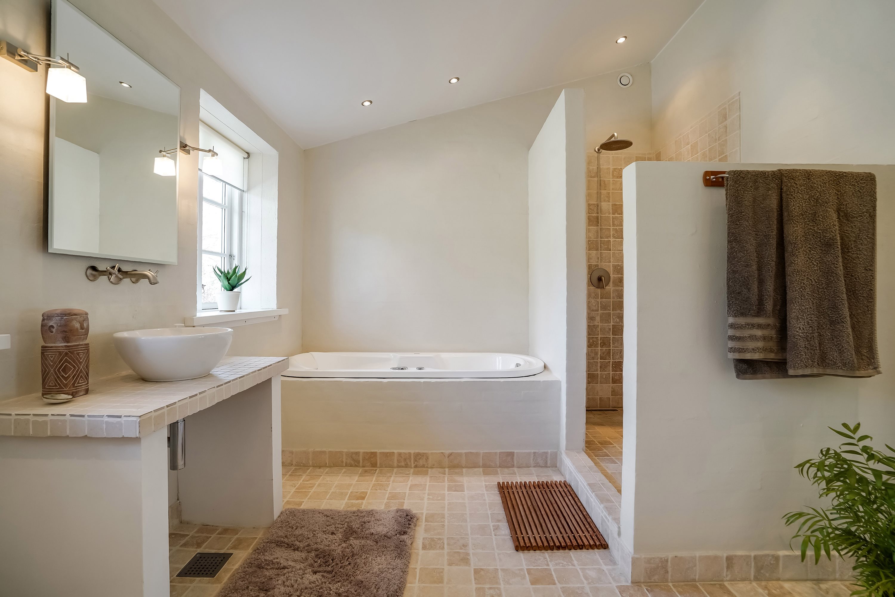 Fremhævet badeværelse billede i fuldskærmstilstand. Billede af Helnæsvej 10, Brydegaard, 5683 Haarby