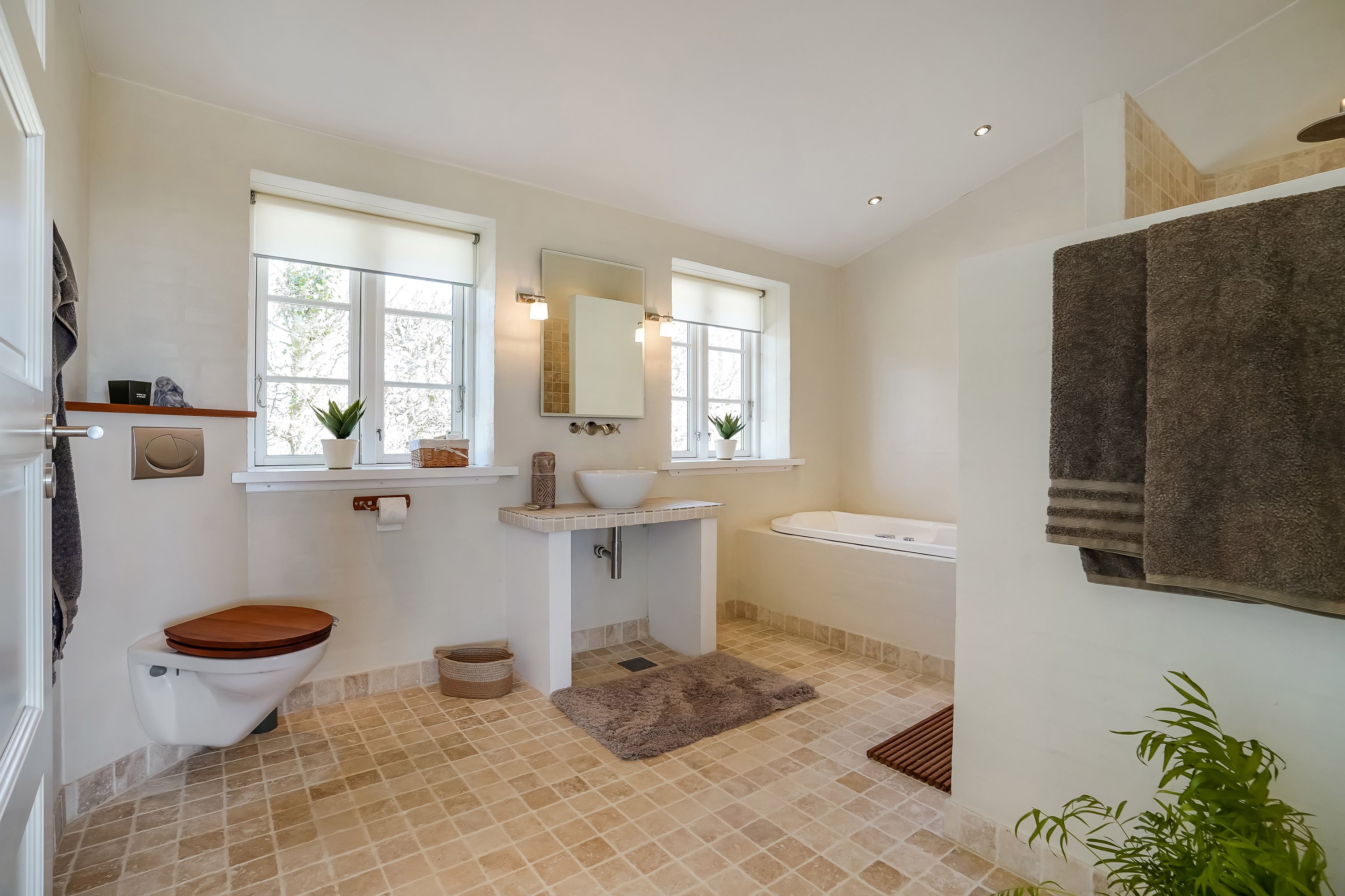 Fremhævet badeværelse billede i fuldskærmstilstand. Billede af Helnæsvej 10, Brydegaard, 5683 Haarby