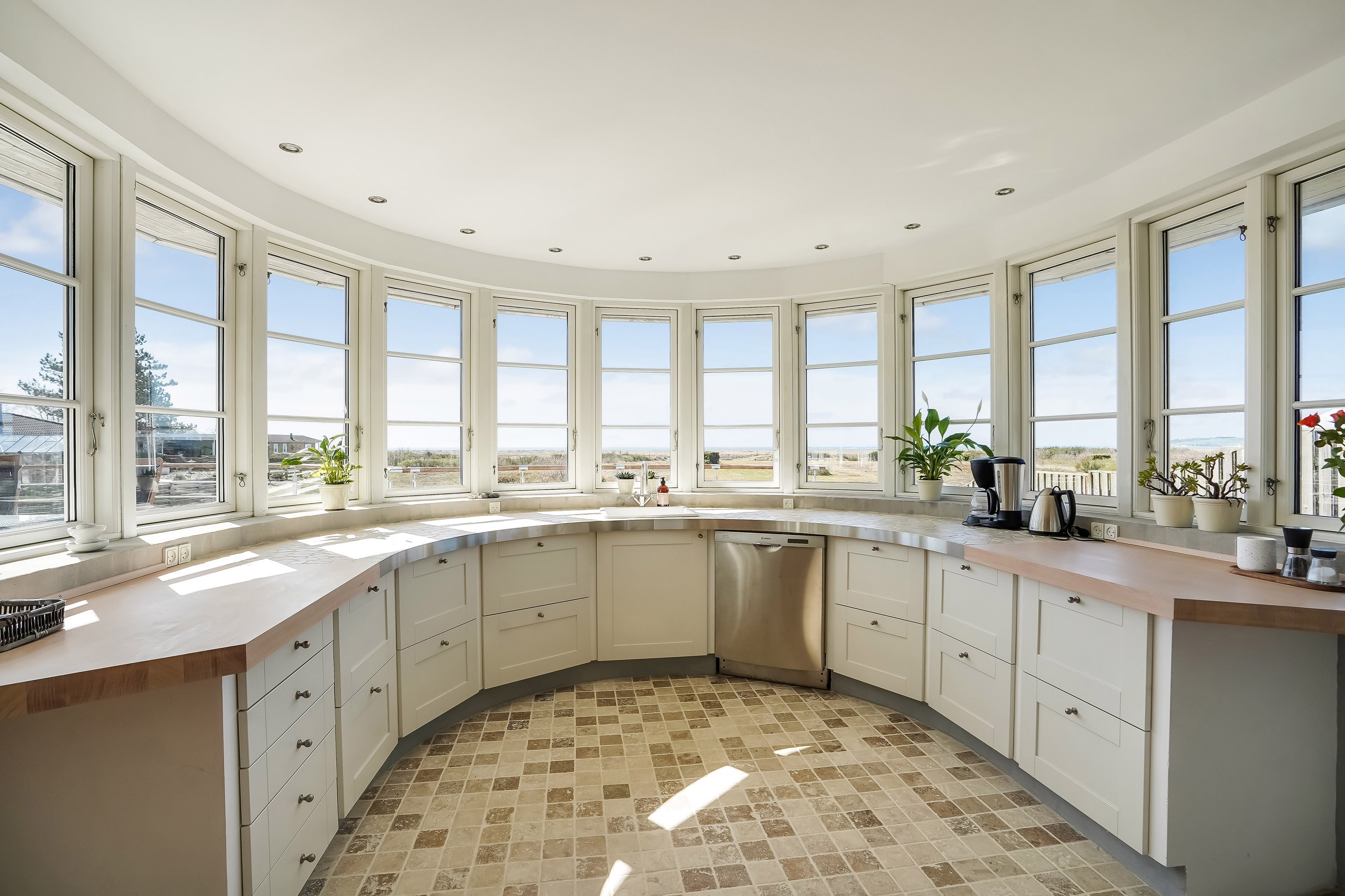 Fremhævet køkken billede i fuldskærmstilstand. Billede af Helnæsvej 10, Brydegaard, 5683 Haarby