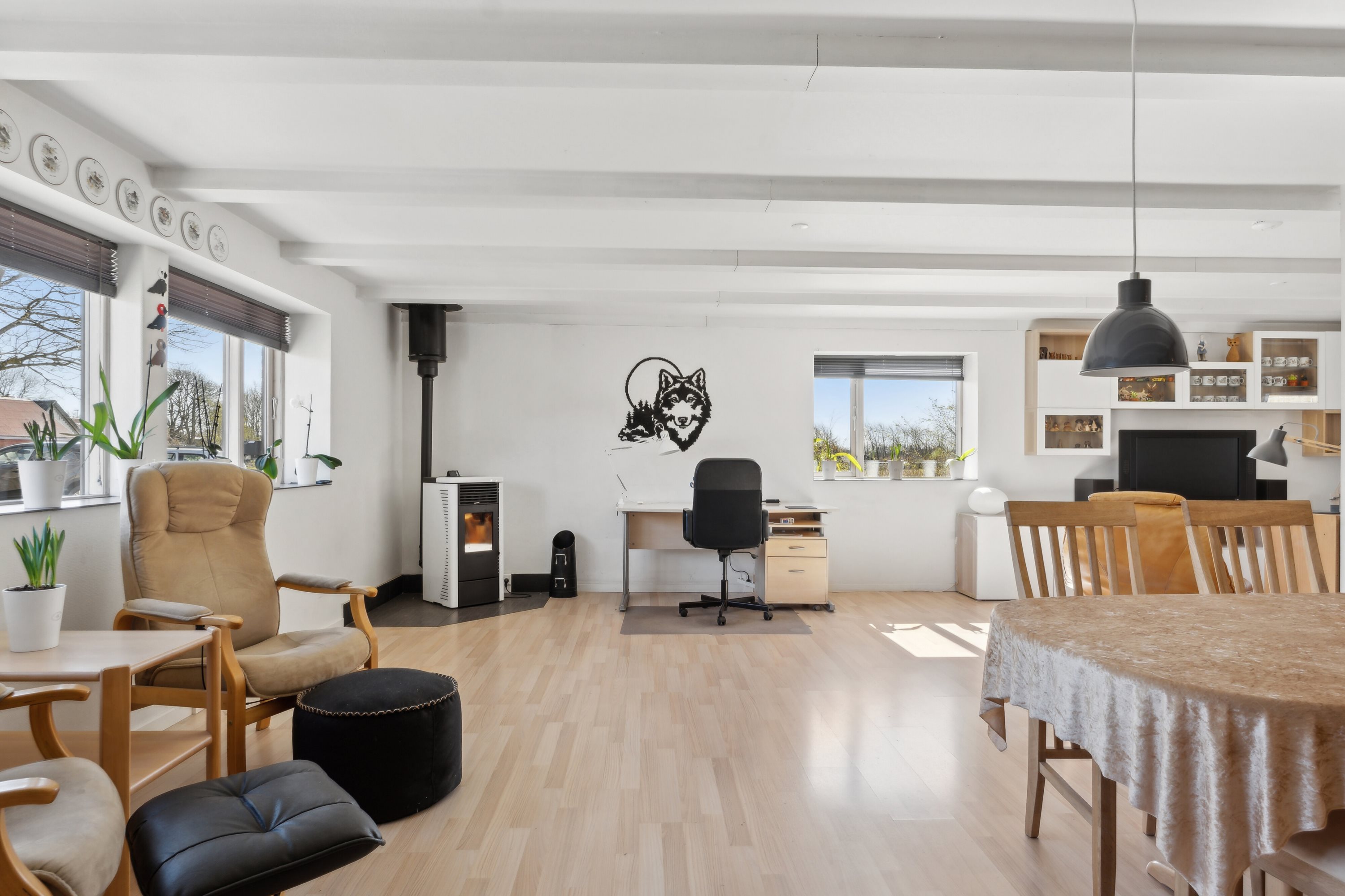 Fremhævet stue billede i fuldskærmstilstand. Billede af Markvænget 2, Grønhøj, 7470 Karup J