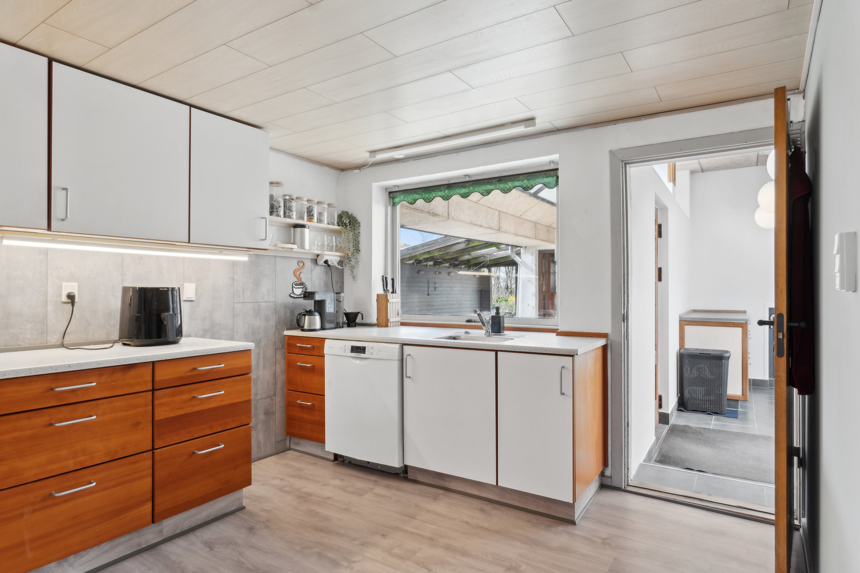 Fremhævet køkken billede i fuldskærmstilstand. Billede af Markvænget 2, Grønhøj, 7470 Karup J