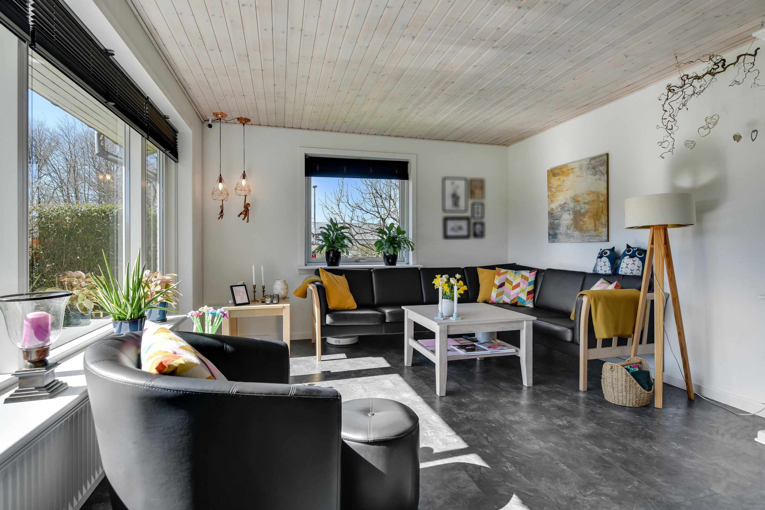 Fremhævet stue billede i fuldskærmstilstand. Billede af Langgade 49, Donslund, 7250 Hejnsvig