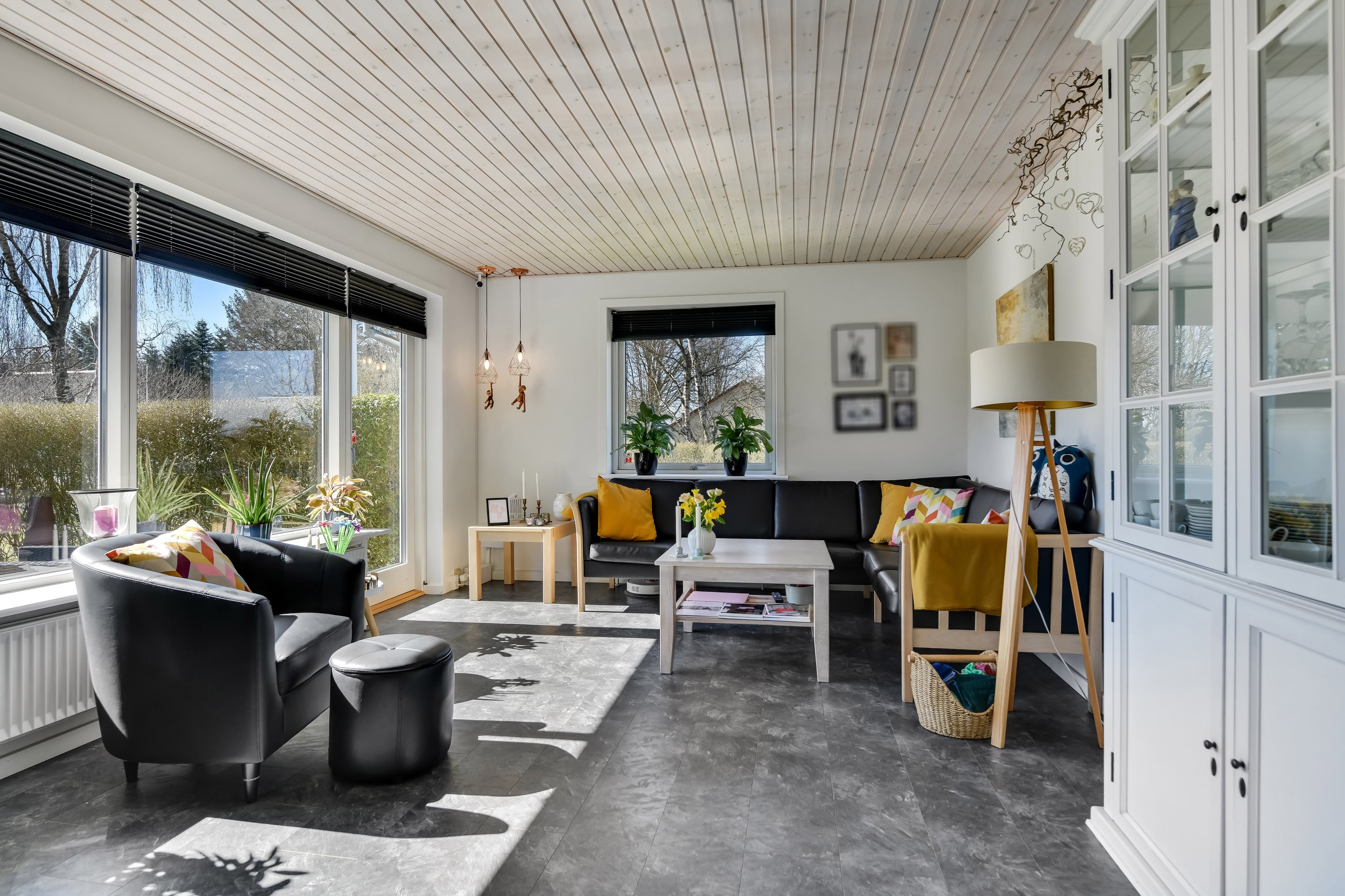 Fremhævet stue billede i fuldskærmstilstand. Billede af Langgade 49, Donslund, 7250 Hejnsvig