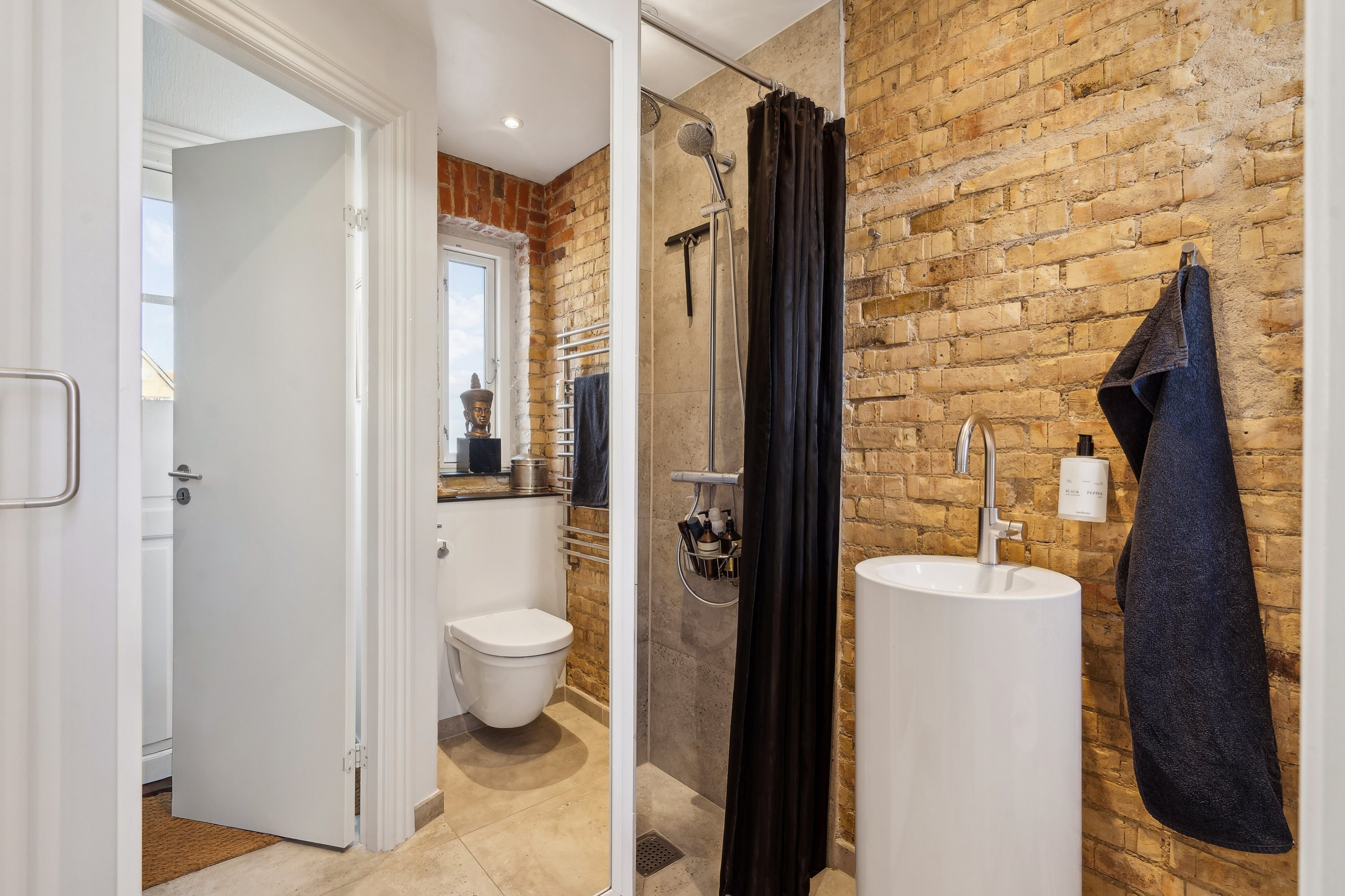 Fremhævet badeværelse billede i fuldskærmstilstand. Billede af Sophie Breums Vænge 4B, 1., 5000 Odense C