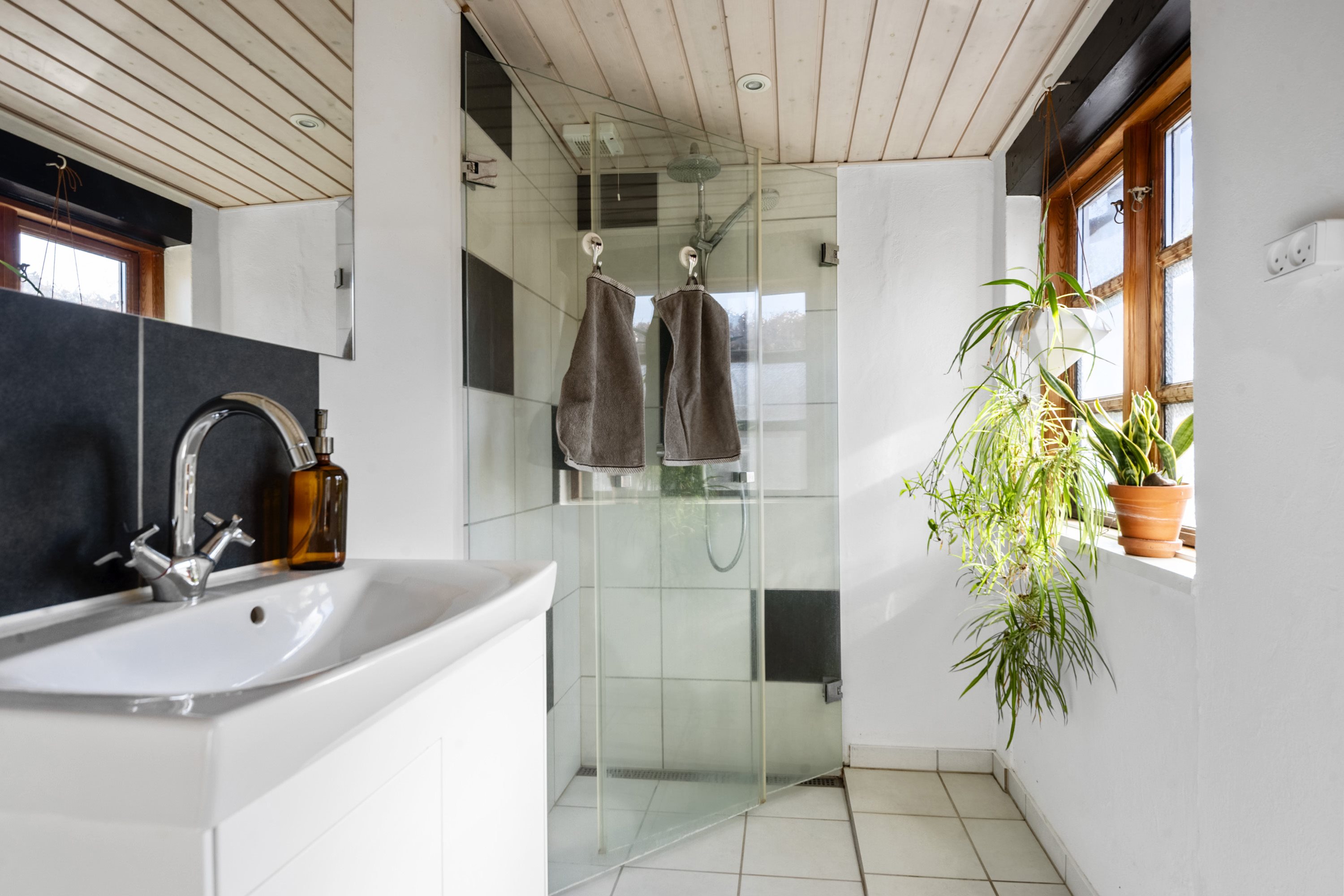 Fremhævet badeværelse billede i fuldskærmstilstand. Billede af Gl.Bygade 7, Saksild, 8300 Odder