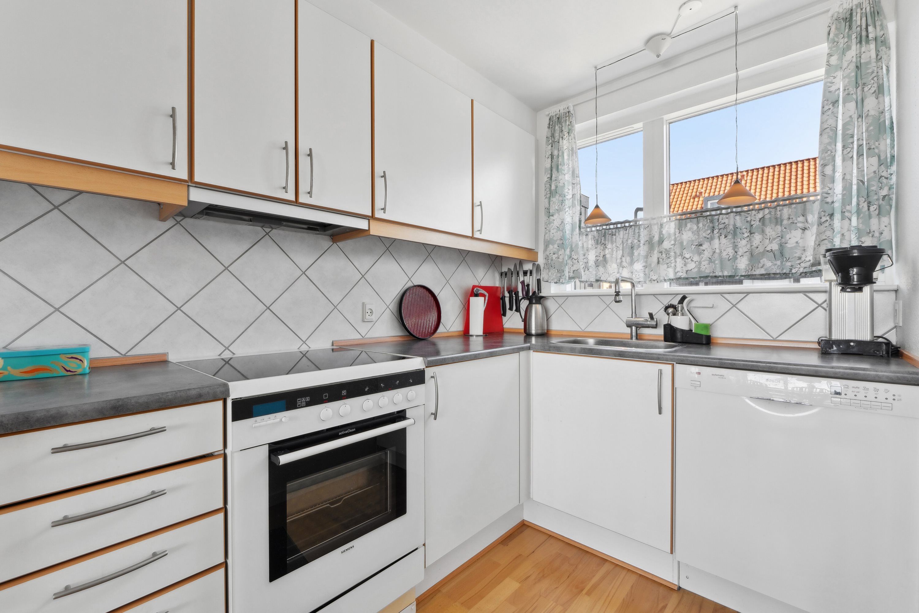 Fremhævet køkken billede i fuldskærmstilstand. Billede af Lohals Havn 2, Lohals, 5953 Tranekær