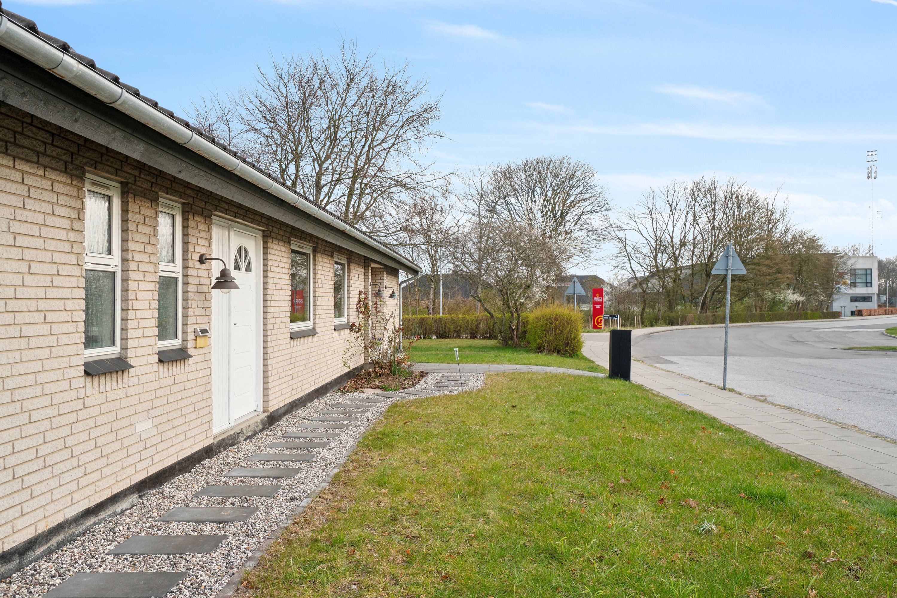 Fremhævet set fra haven billede i fuldskærmstilstand. Billede af Stadion Alle 4, 7430 Ikast