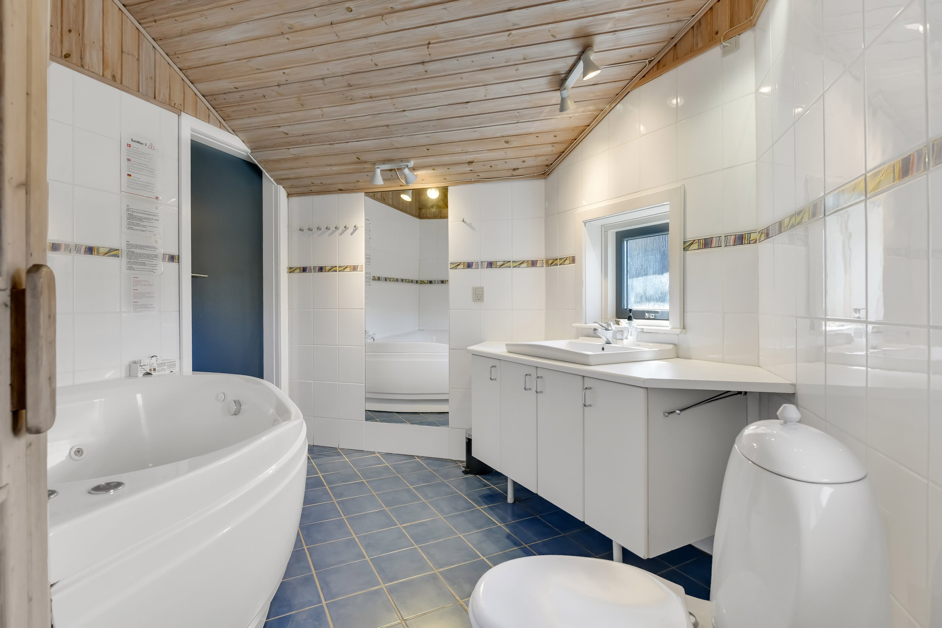 Fremhævet badeværelse billede i fuldskærmstilstand. Billede af Søringen 24, Grærup, 6840 Oksbøl