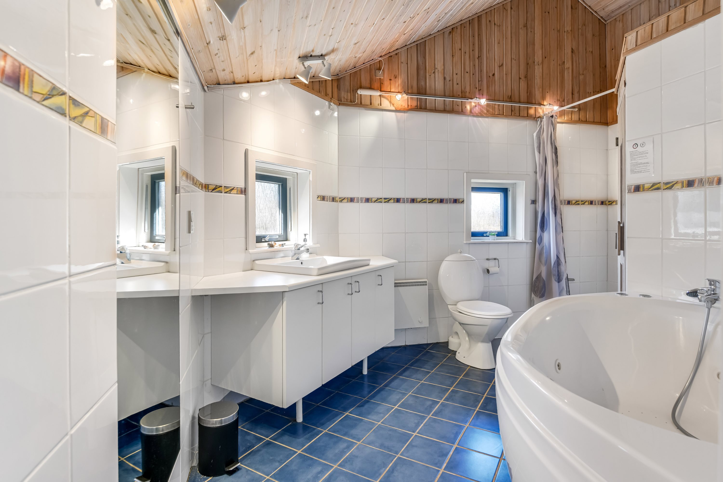 Fremhævet badeværelse billede i fuldskærmstilstand. Billede af Søringen 24, Grærup, 6840 Oksbøl