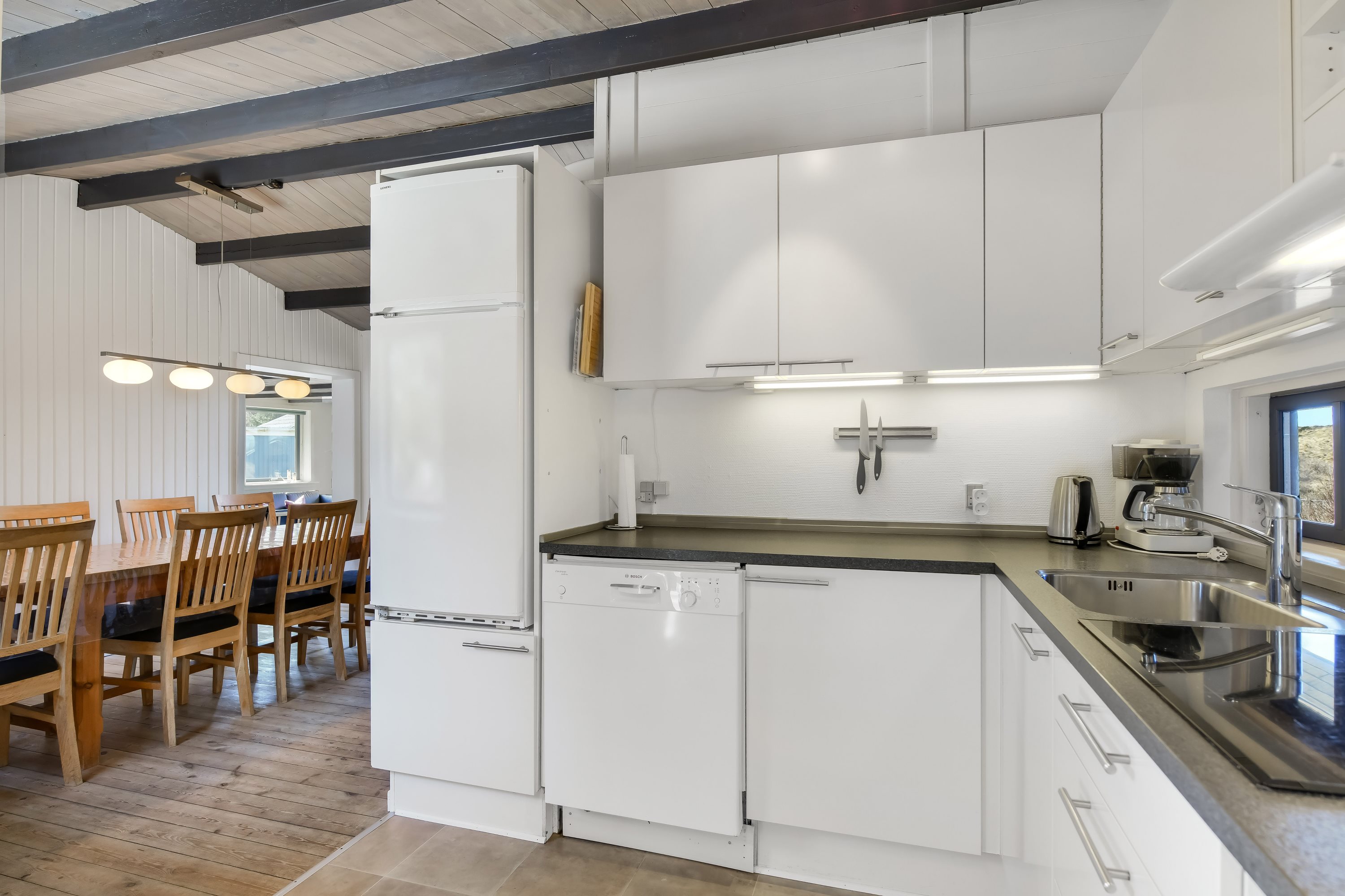 Fremhævet køkken billede i fuldskærmstilstand. Billede af Søringen 24, Grærup, 6840 Oksbøl